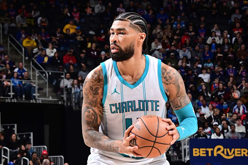 DETROIT, MI - JANUARY 3: Nick Richards #4 of the Charlotte Hornets handles the ball during the game against the Detroit Pistons on January 3, 2025 at Little Caesars Arena in Detroit, Michigan. NOTE TO USER: User expressly acknowledges and agrees that, by downloading and/or using this photograph, User is consenting to the terms and conditions of the Getty Images License Agreement. Mandatory Copyright Notice: Copyright 2025 NBAE (Photo by Chris Schwegler/NBAE via Getty Images)