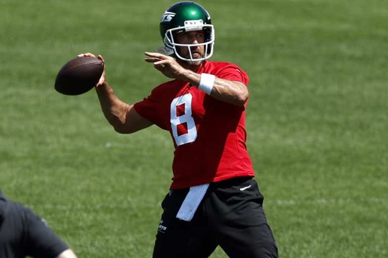 FLORHAM PARK, NEW JERSEY - MAY 21: Aaron Rodgers #8 of the New York Jets participates in drills during the New York Jets OTA Offseason Workout at Atlantic Health Jets Training Center on May 21, 2024 in Florham Park, New Jersey. (Photo by Sarah Stier/Getty Images)