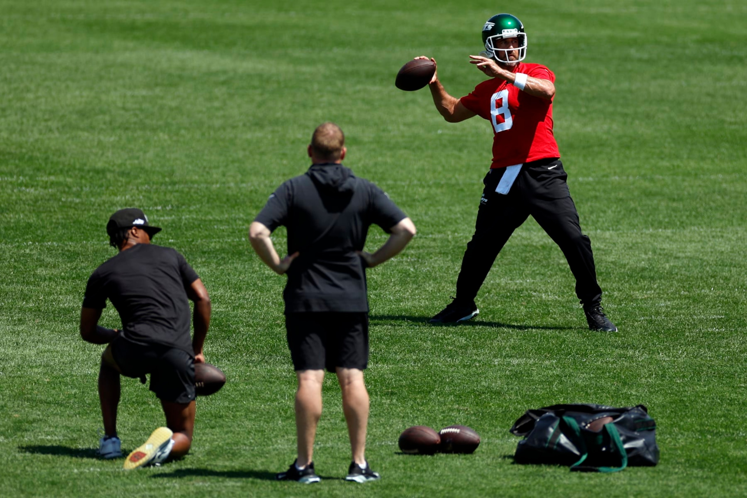 FLORHAM PARK, NEW JERSEY - MAY 21: Aaron Rodgers #8 of the New York Jets participates in drills during the New York Jets OTA Offseason Workout at Atlantic Health Jets Training Center on May 21, 2024 in Florham Park, New Jersey. (Photo by Sarah Stier/Getty Images)