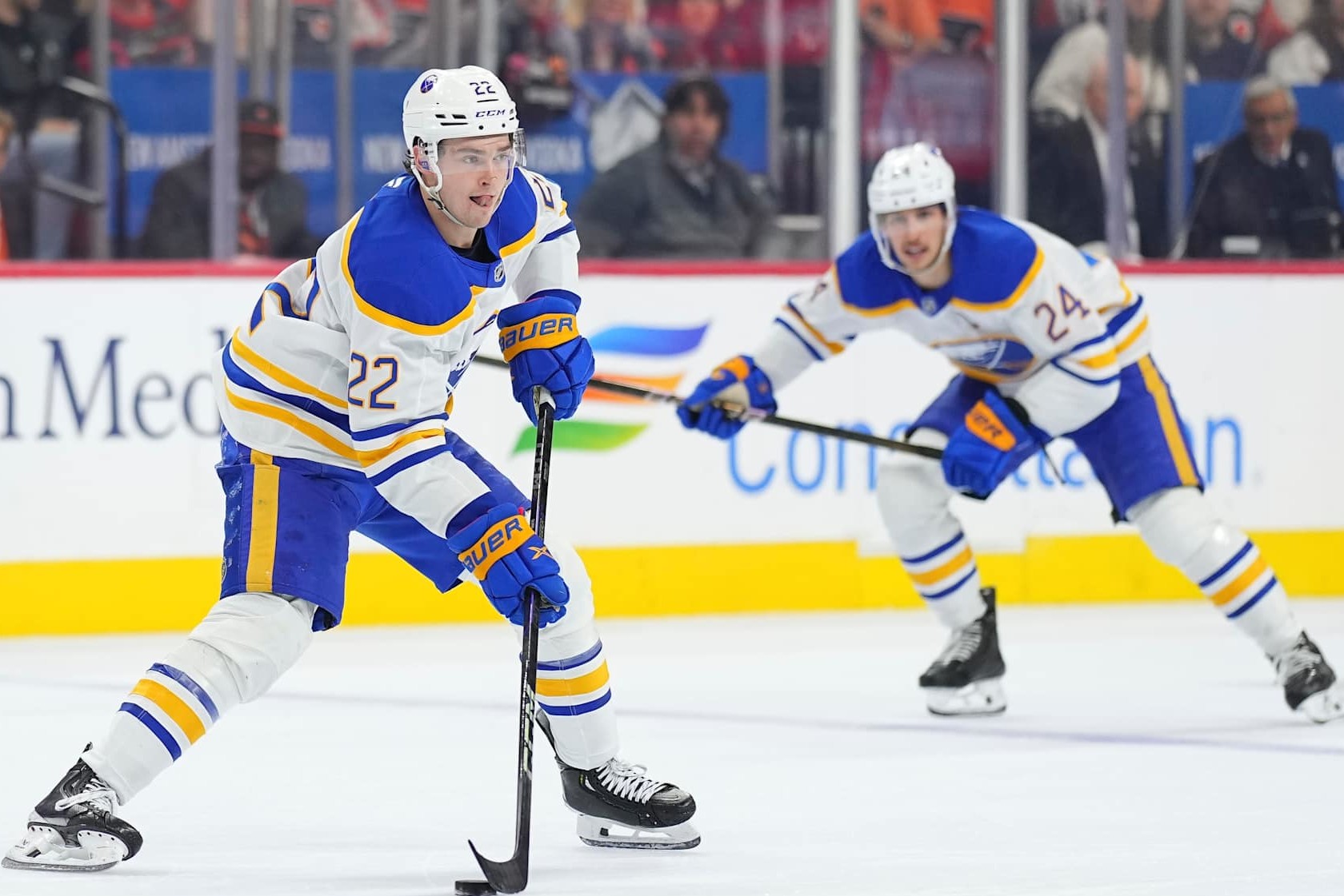 PHILADELPHIA, PENNSYLVANIA - NOVEMBER 16: Jack Quinn #22 of the Buffalo Sabres controls the puck against the Philadelphia Flyers at the Wells Fargo Center on November 16, 2024 in Philadelphia, Pennsylvania. The Flyers defeated the Sabres 5-2. (Photo by Mitchell Leff/Getty Images)