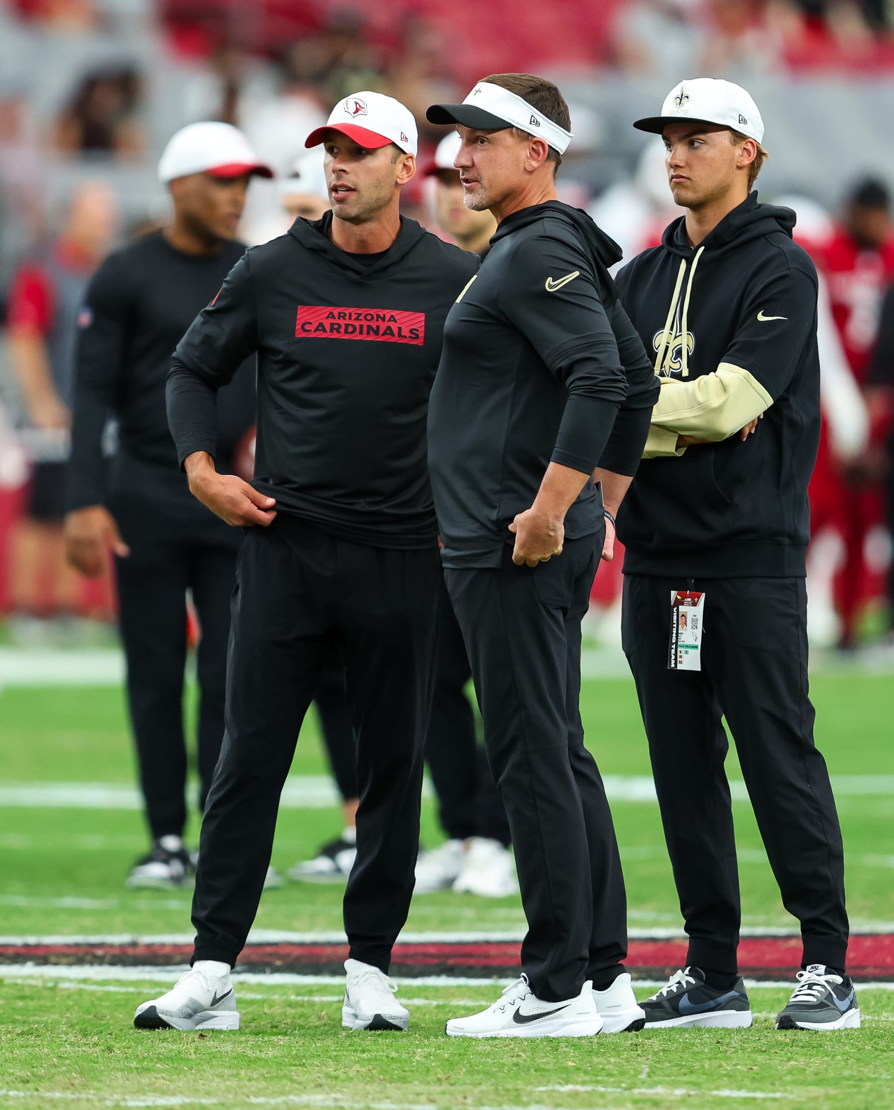 Arizona Cardinals head coach Jonathan Gannon (left) and New Orleans Saints head coach Dennis Allen (right)