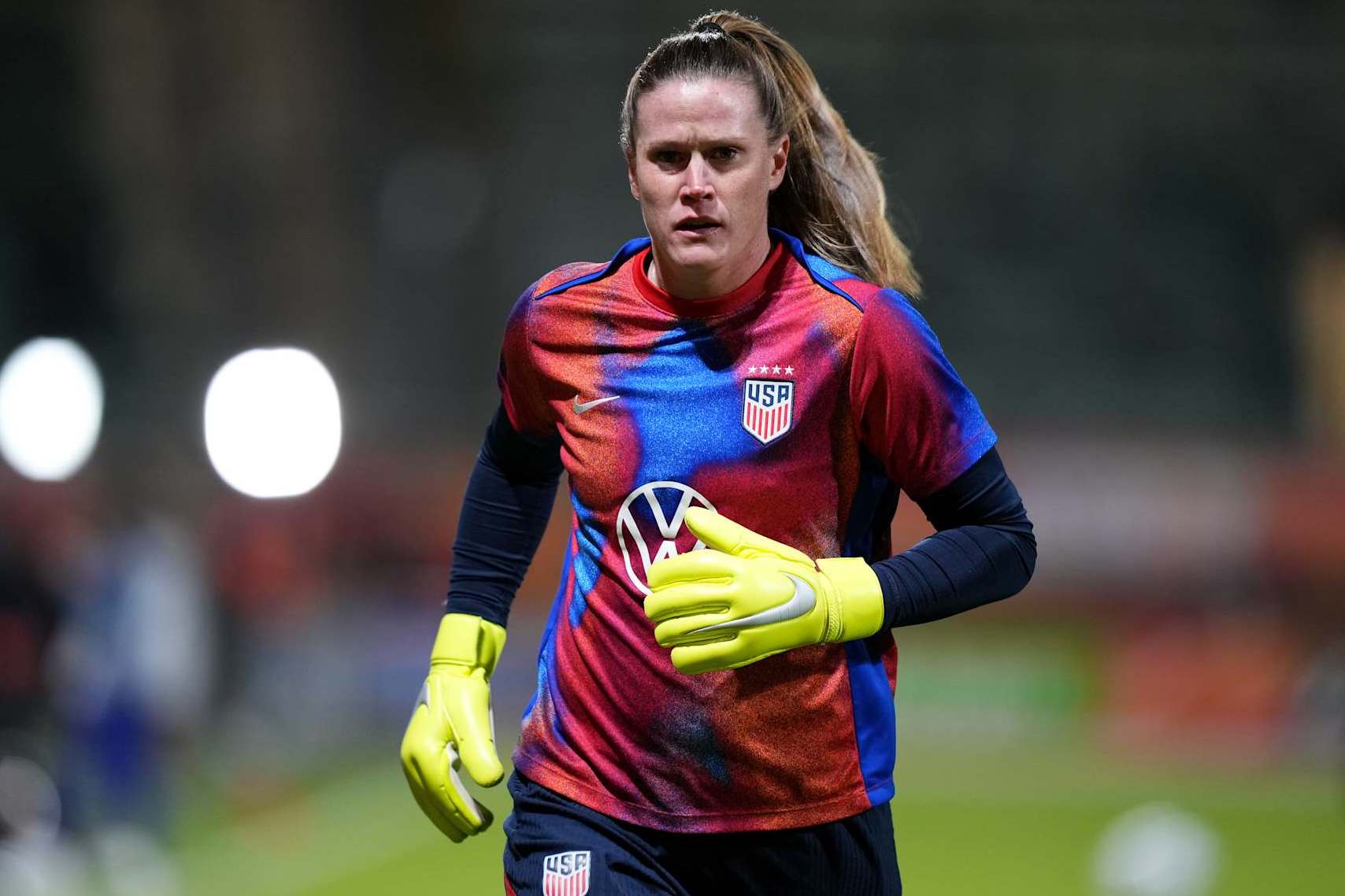 THE HAGUE, NETHERLANDS - DECEMBER 03: Alyssa Naeher of the United States warms up prior to the international friendly match between Netherlands and United States at ADO Den Haag Stadion on December 03, 2024 in The Hague, Netherlands. (Photo by Pau Barrena/Getty Images)