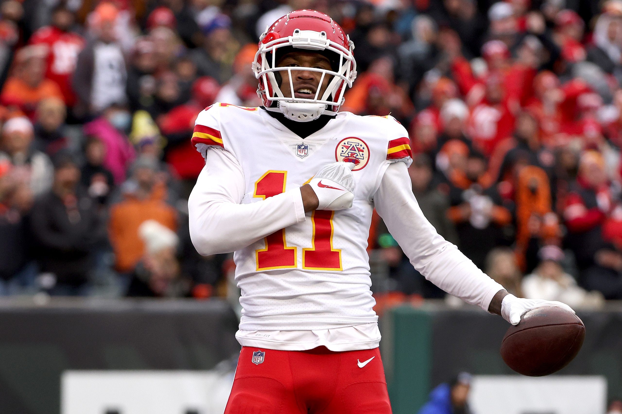 CINCINNATI, OHIO - JANUARY 02: Demarcus Robinson #11 of the Kansas City Chiefs celebrates after a 29-yard touchdown catch in the first quarter of the game against the Cincinnati Bengals at Paul Brown Stadium on January 02, 2022 in Cincinnati, Ohio. (Photo by Dylan Buell/Getty Images)