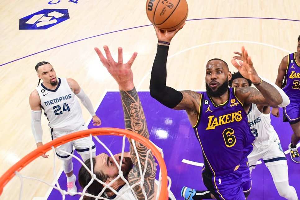 LOS ANGELES, CA - JANUARY 20: LeBron James #6 of the Los Angeles Lakers drives to the basket during the game against the Memphis Grizzlies on January 20, 2023 at Crypto.Com Arena in Los Angeles, California. NOTE TO USER: User expressly acknowledges and agrees that, by downloading and/or using this Photograph, user is consenting to the terms and conditions of the Getty Images License Agreement. Mandatory Copyright Notice: Copyright 2023 NBAE (Photo by Adam Pantozzi/NBAE via Getty Images) LOS ANGELES, CA - JANUARY 20: LeBron James #6 of the Los Angeles Lakers drives to the basket during the game against the Memphis Grizzlies on January 20, 2023 at Crypto.Com Arena in Los Angeles, California. NOTE TO USER: User expressly acknowledges and agrees that, by downloading and/or using this Photograph, user is consenting to the terms and conditions of the Getty Images License Agreement. Mandatory Copyright Notice: Copyright 2023 NBAE (Photo by Adam Pantozzi/NBAE via Getty Images)