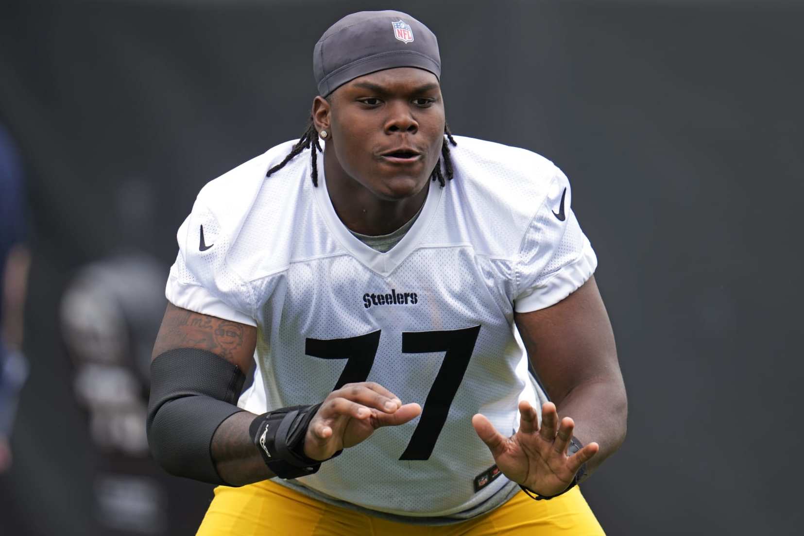 Dan Moore reps at right tackle in apparent preparation for 'swing' tackle  role with Steelers