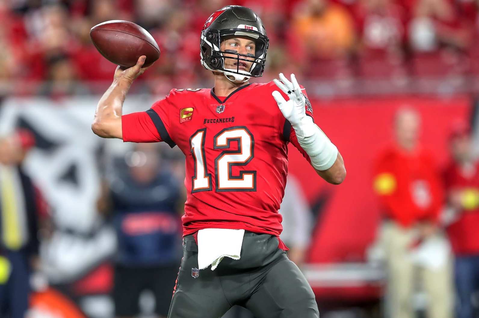 Tom Brady and the Bucs overcome 13-point 4th quarter deficit to