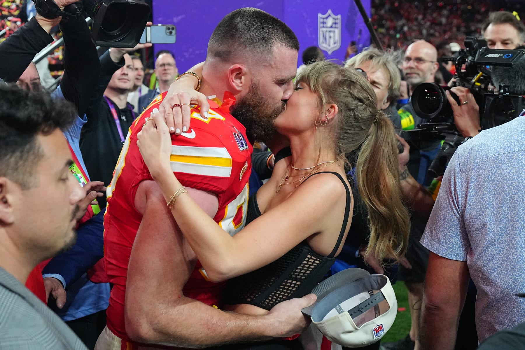 Report: Chiefs' Travis Kelce Flying to Australia for Taylor Swift's 'Eras Tour' Shows - Vimarsana News