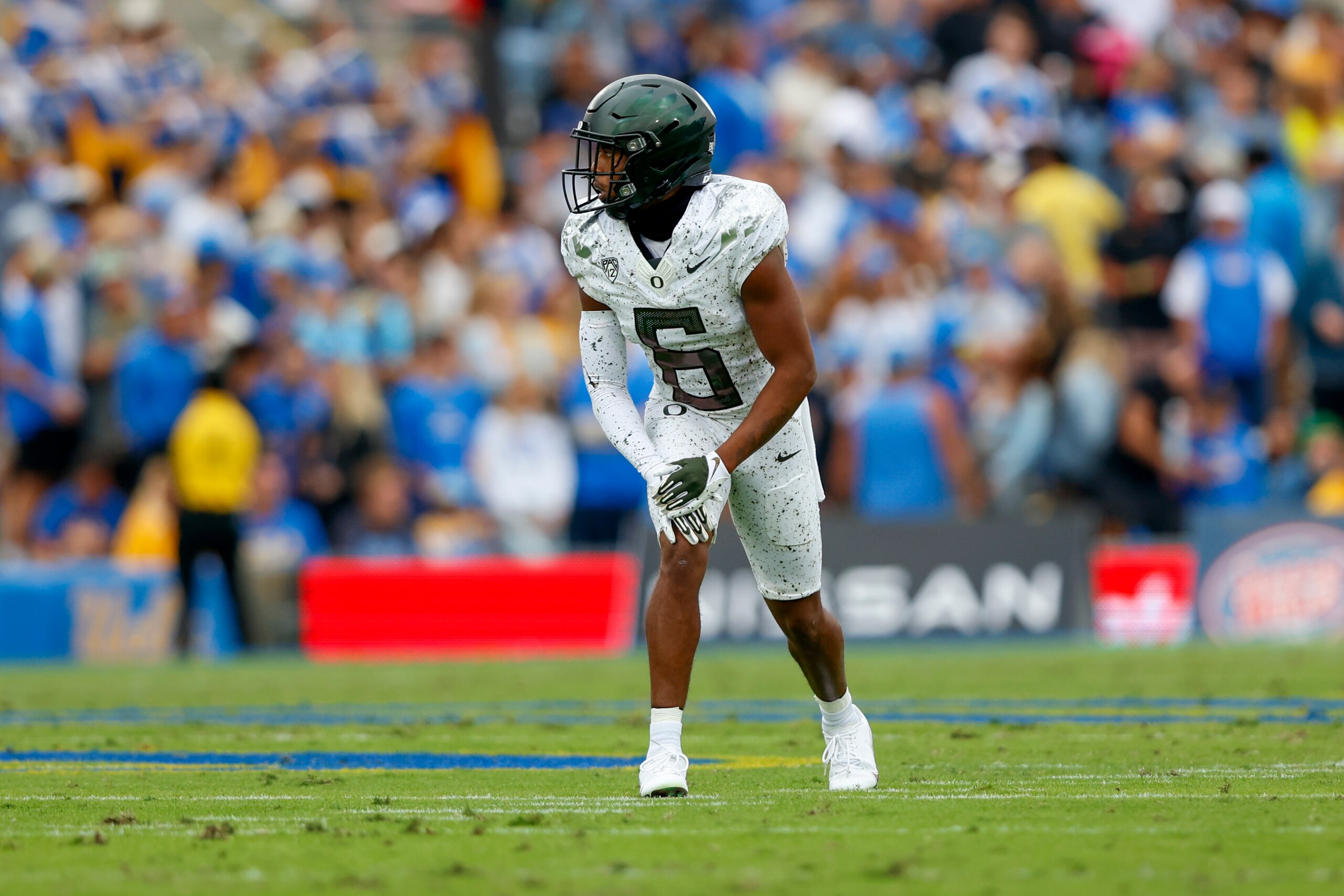 PASADENA, CA - OCTOBER 23: Oregon Ducks wide receiver Jaylon Redd (6) during a college football game between the Oregon Ducks and the UCLA Bruins on October 23, 2021, at the Rose Bowl in Pasadena, CA. (Photo by Jordon Kelly/Icon Sportswire via Getty Images)