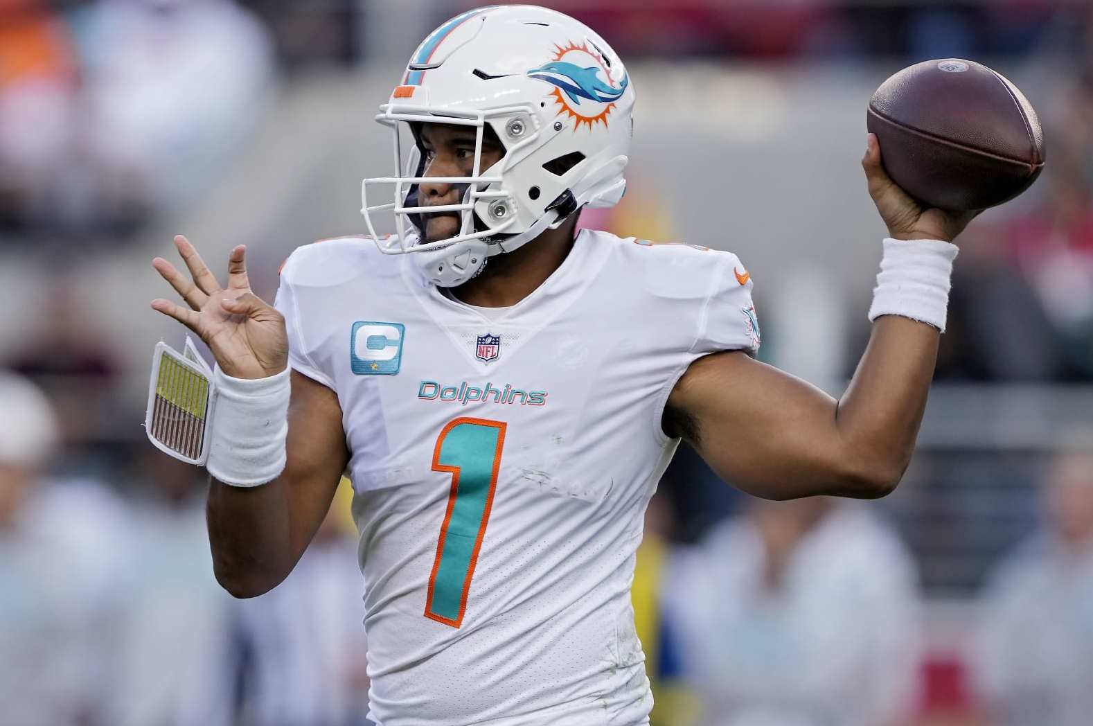 Dolphins' Tua Tagovailoa on dealing with Buffalo's expected cold weather:  'It snows in Alabama'