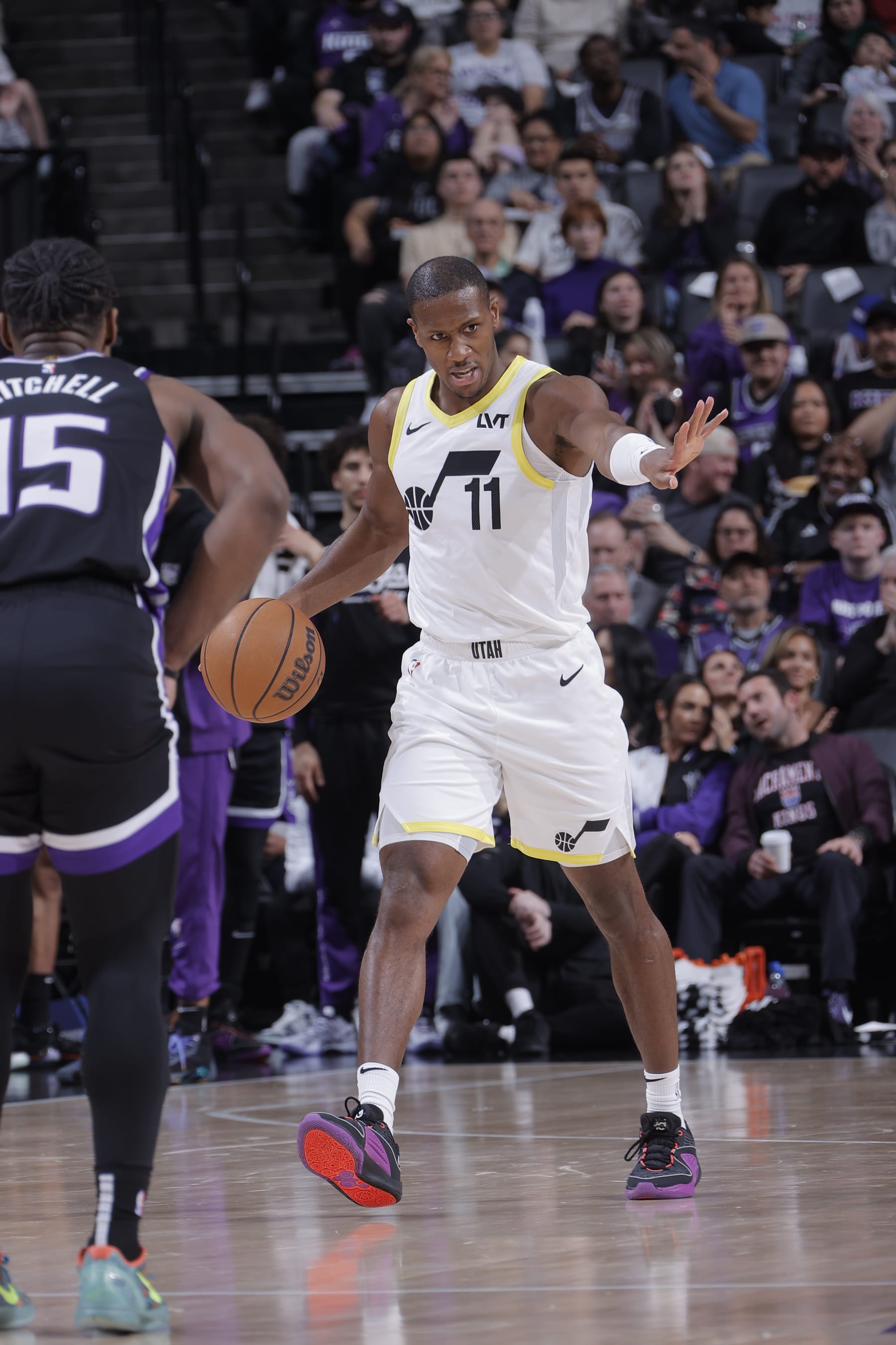SACRAMENTO, CA - MARCH 31: Kris Dunn #11 of the Utah Jazz dribbles the ball during the game against the Sacramento Kings on March 31, 2024 at Golden 1 Center in Sacramento, California. NOTE TO USER: User expressly acknowledges and agrees that, by downloading and or using this Photograph, user is consenting to the terms and conditions of the Getty Images License Agreement. Mandatory Copyright Notice: Copyright 2024 NBAE (Photo by Rocky Widner/NBAE via Getty Images)