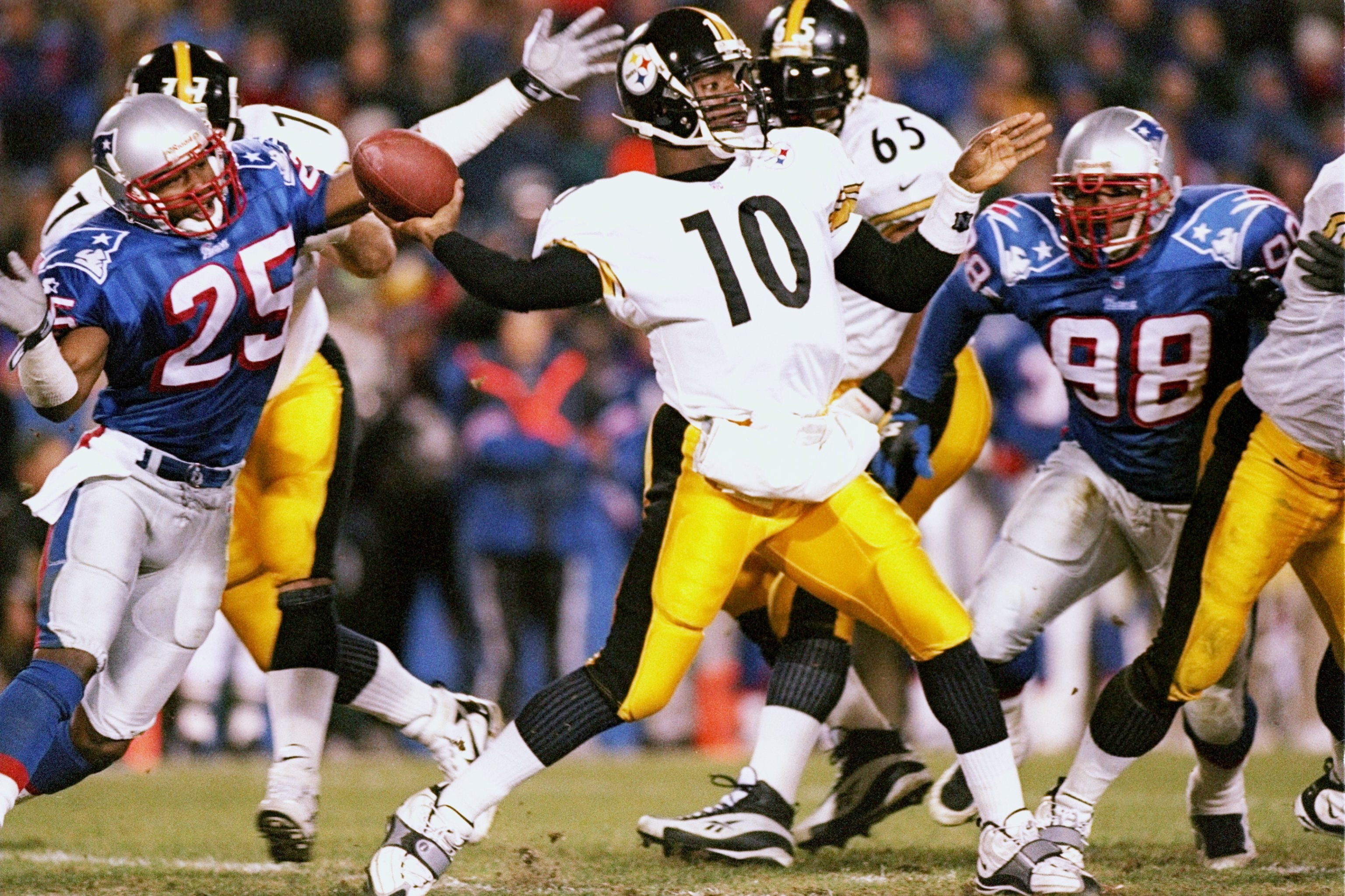 13 Dec 1997: Quarterback Kordell Stewart #10 of the Pittsburgh Steelers sets to throw a pass as Larry Whigham #25 of the New England Patriots rushes during the Steelers 24-21 win at Foxboro Stadium in Foxboro, Massachusetts. Mandatory Credit: Brian Bahr