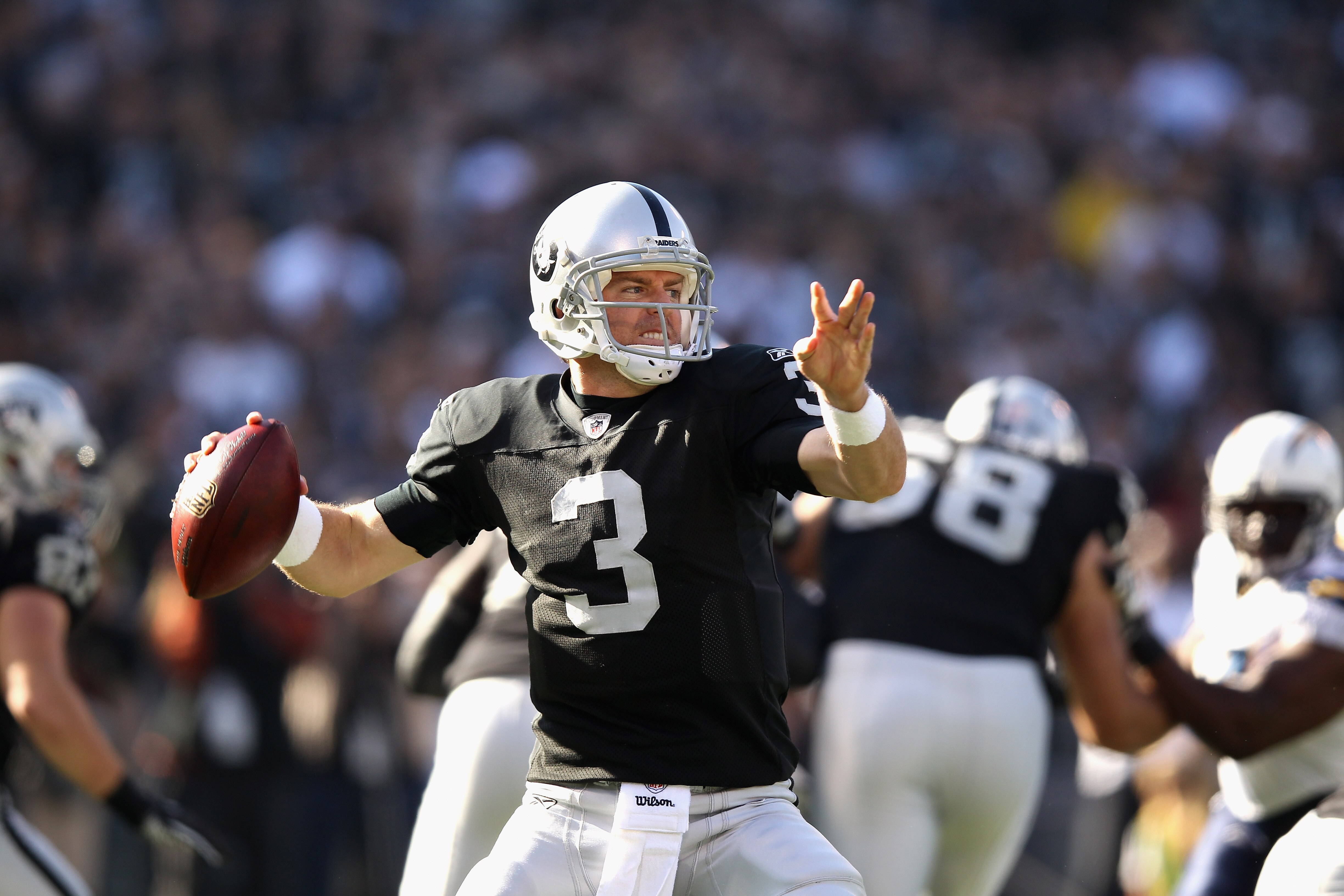OAKLAND, CA - JANUARY 01: Carson Palmer #3 of the Oakland Raiders in action against the San Diego Chargers at O.co Coliseum on January 1, 2012 in Oakland, California. (Photo by Ezra Shaw/Getty Images)
