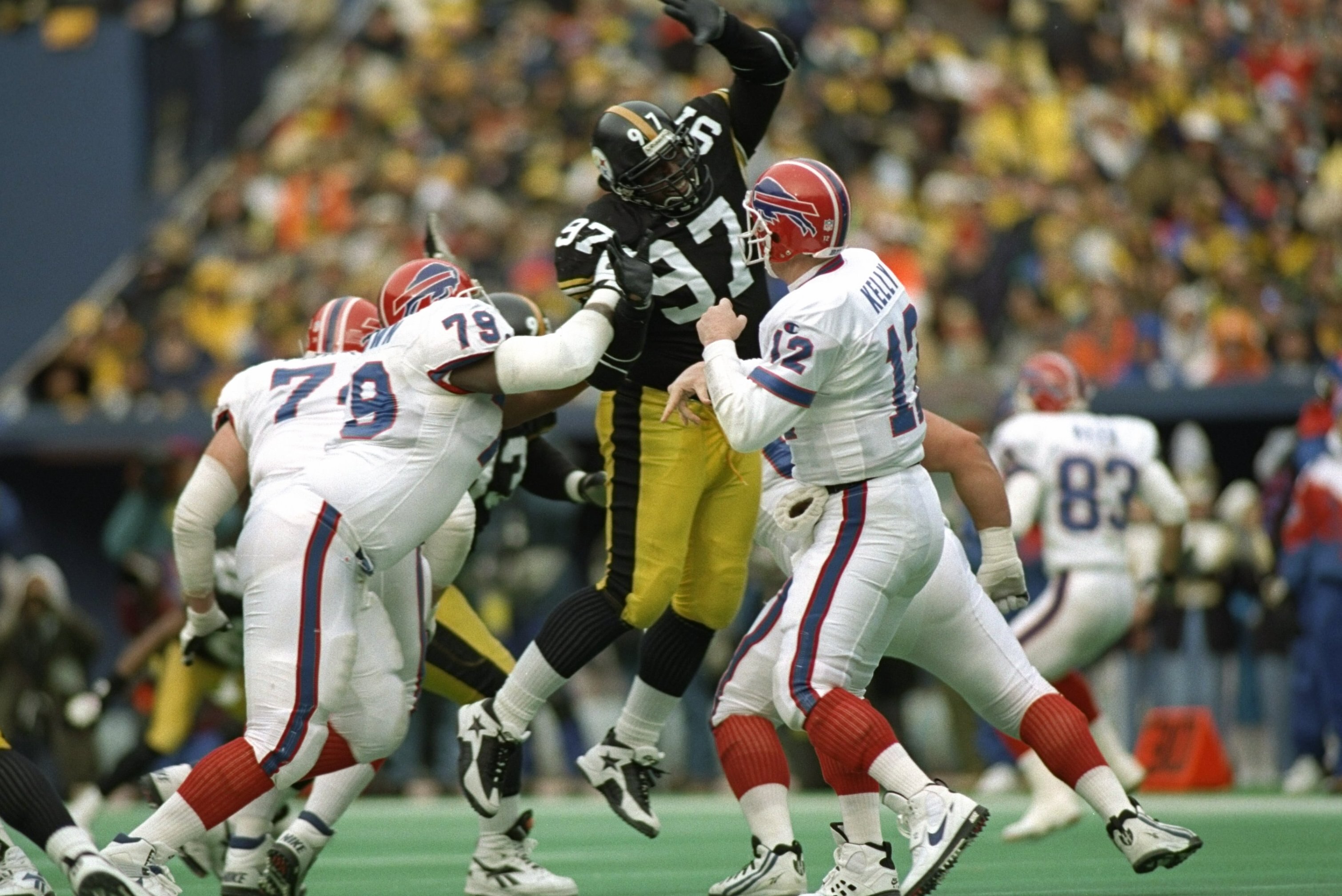 6 Jan 1996: General view of a playoff game between the Pittsburgh Steelers and the Buffalo Bills at Three Rivers Stadium in Pittsburgh, Pennsylvania. The Steelers won the game, 40-21. Mandatory Credit: Doug Pensinger /Allsport