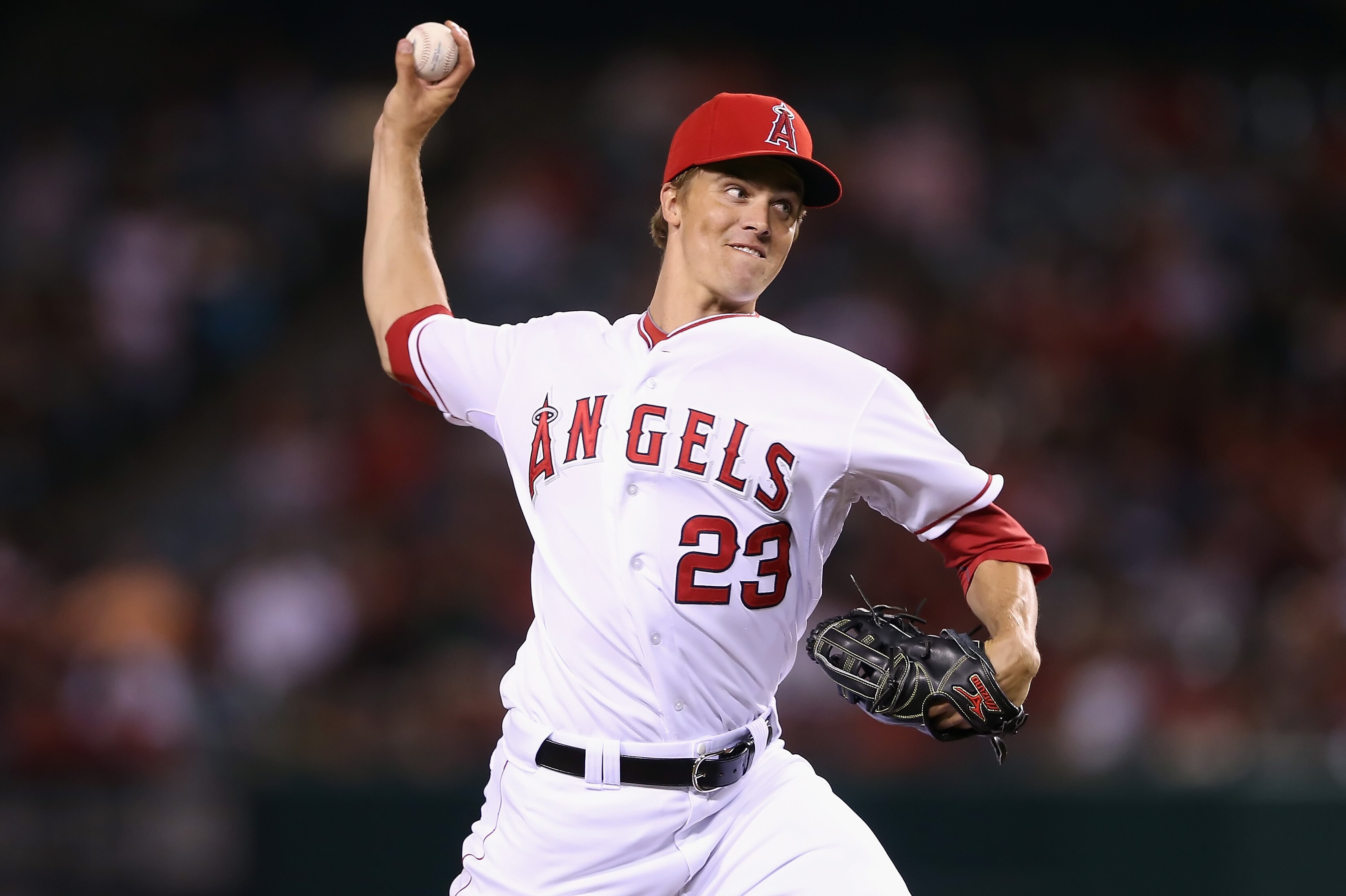 ANAHEIM, CA - SEPTEMBER 25: Zack Greinke #23 of the Los Angeles Angels of Anaheim pitches against the Seattle Mariners at Angel Stadium of Anaheim on September 25, 2012 in Anaheim, California. (Photo by Jeff Gross/Getty Images)
