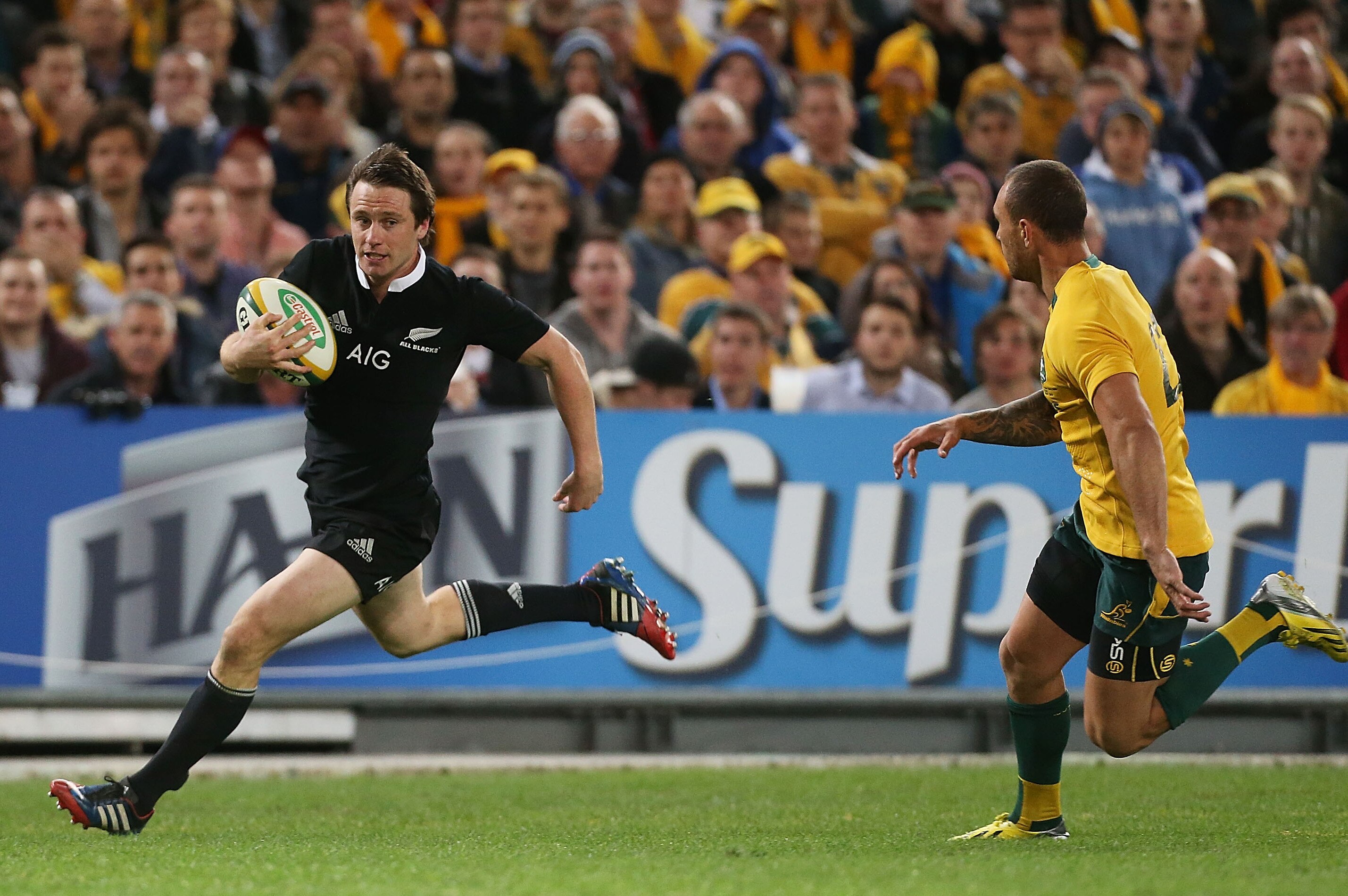 SYDNEY, AUSTRALIA - AUGUST 17: Ben Smith of the All Blacks runs past Quade Cooper of the Wallabies to score a try during The Rugby Championship Bledisloe Cup match between the Australian Wallabies and the New Zealand All Blacks at ANZ Stadium on August 17, 2013 in Sydney, Australia. (Photo by Mark Metcalfe/Getty Images)