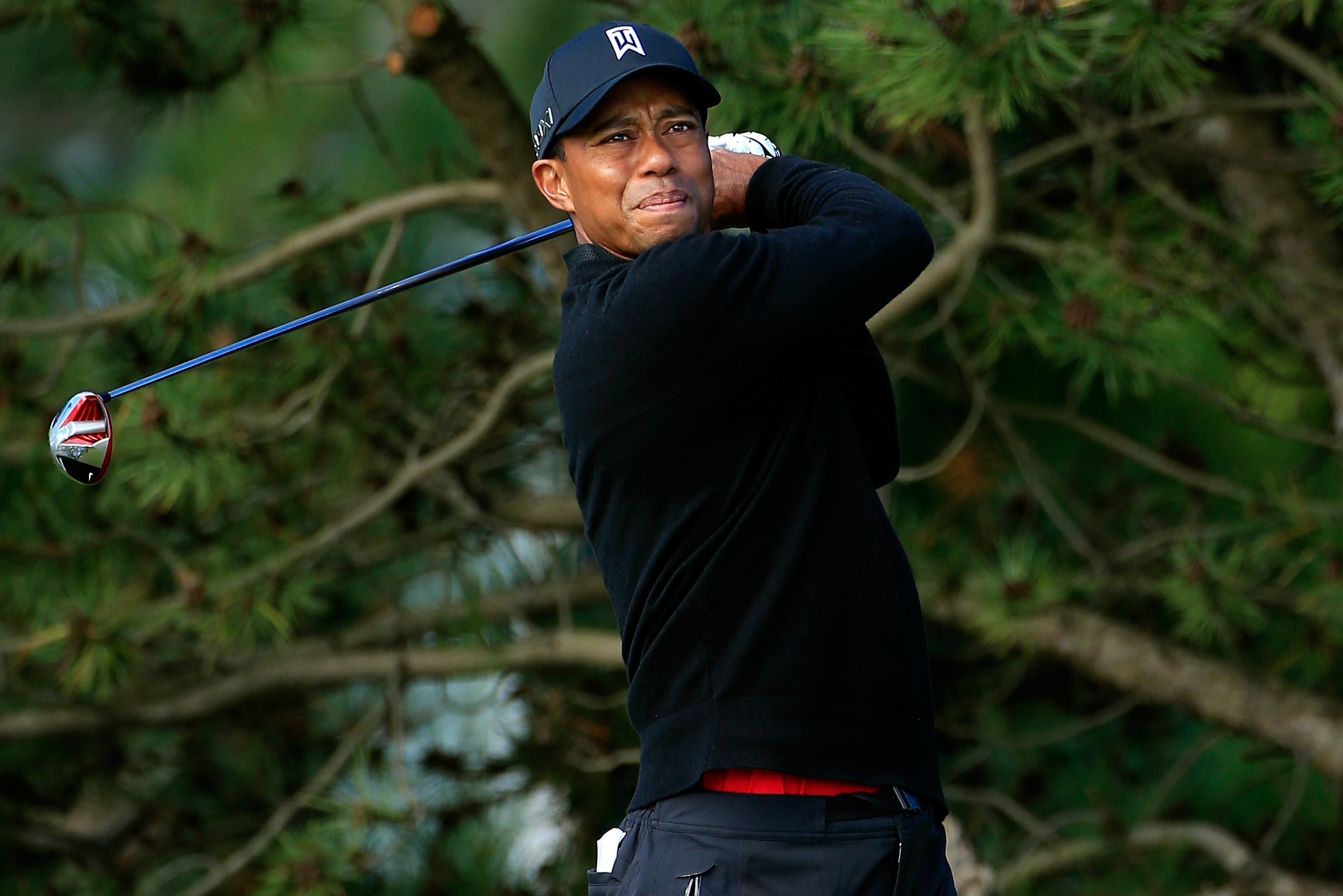 LAKE FOREST, IL - SEPTEMBER 16: Tiger Woods hits off the fourth tee during the Final Round of the BMW Championship at Conway Farms Golf Club on September 16, 2013 in Lake Forest, Illinois. (Photo by Michael Cohen/Getty Images)