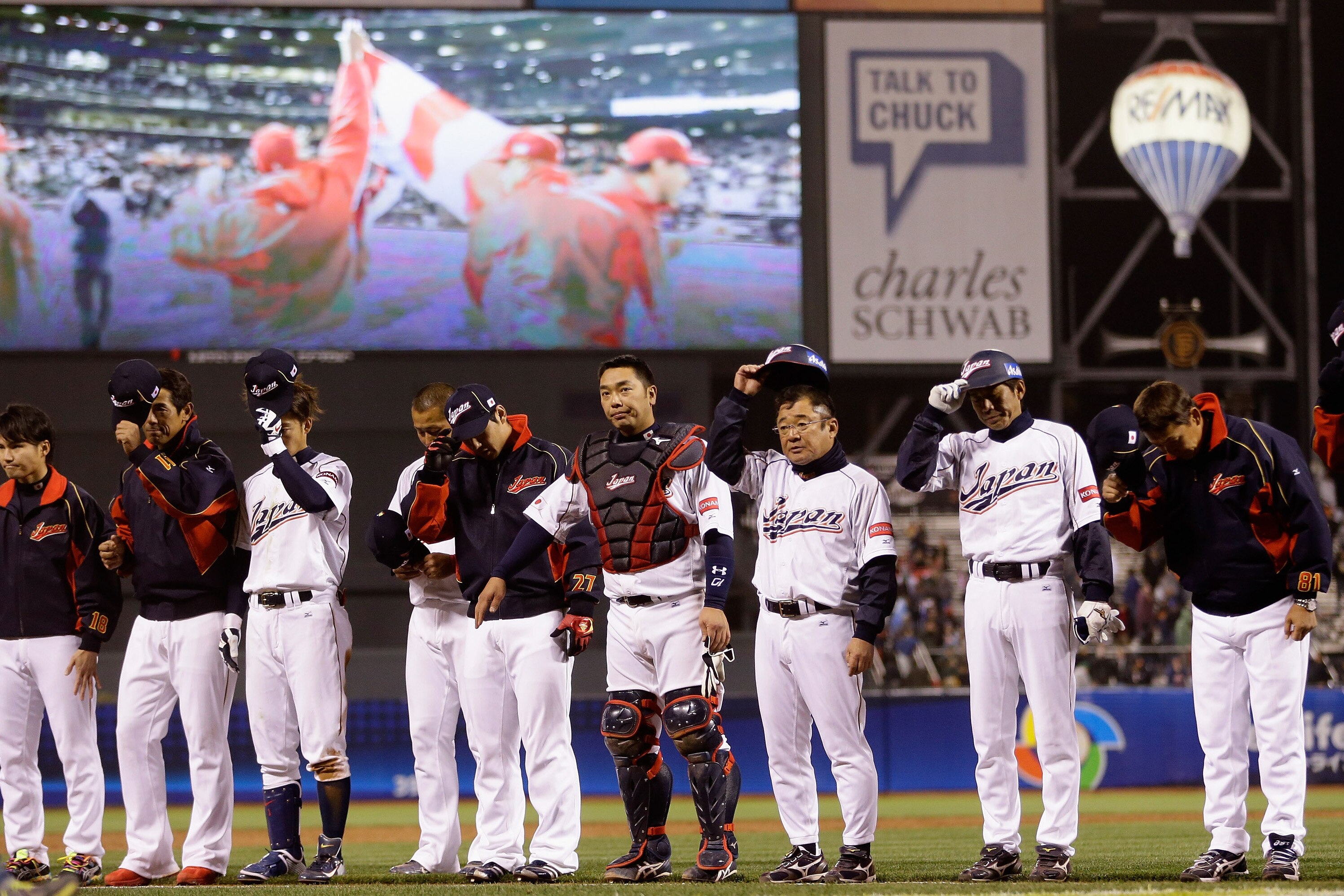 SAN FRANCISCO, CA - MARCH 17: Japan players salute the crowd after losing to Puerto Rico in the semifinals of the World Baseball Classic at AT&T Park on March 17, 2013 in San Francisco, California. (Photo by Ezra Shaw/Getty Images)