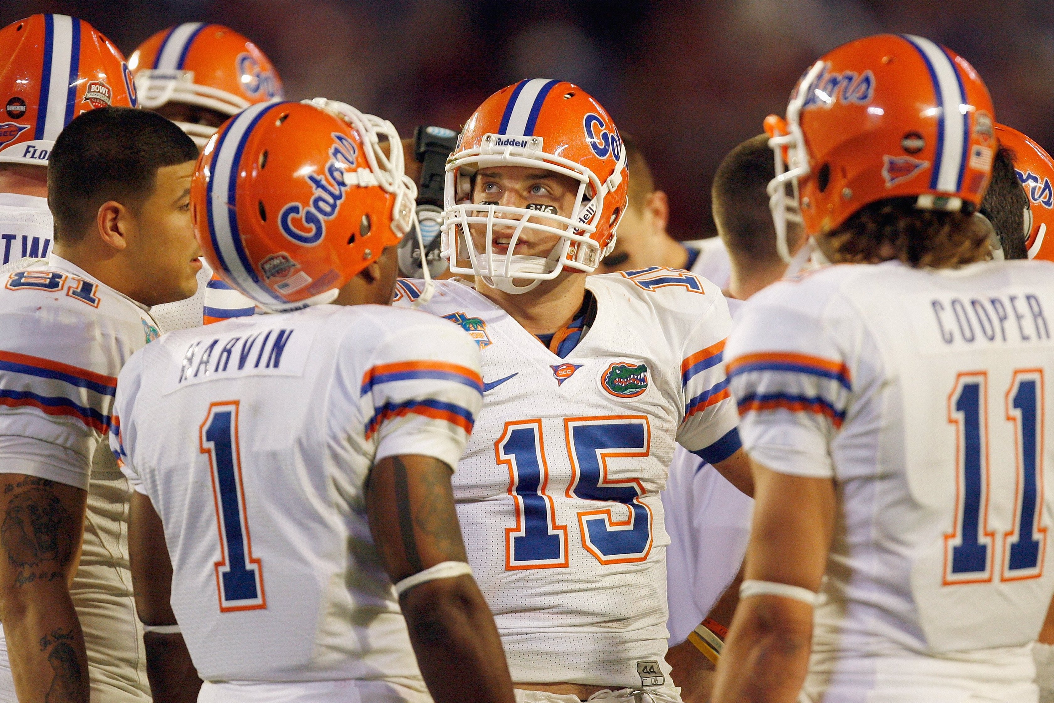 MIAMI - JANUARY 08: Quarterback Tim Tebow #15 of the Florida Gators huddles against the Oklahoma Sooners during the FedEx BCS National Championship Game at Dolphin Stadium on January 8, 2009 in Miami, Florida. (Photo by Eliot J. Schechter/Getty Images