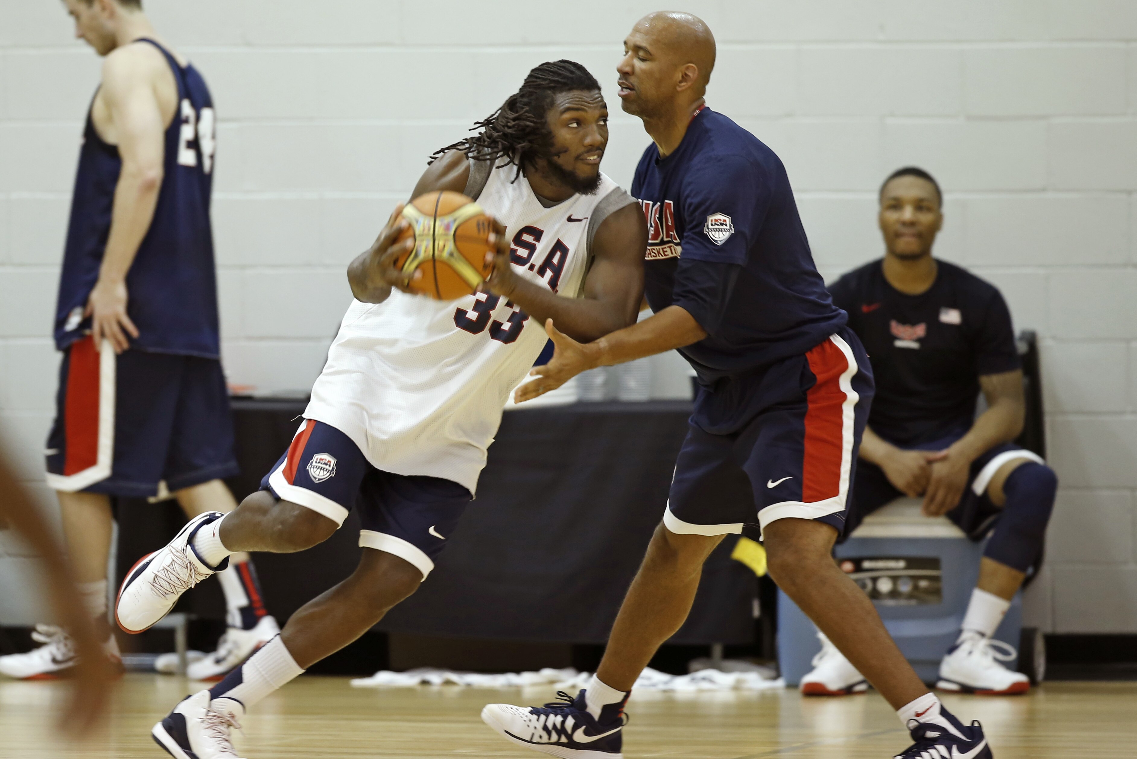 USA Basketball forward/center Anthony Davis of the New Orleans Jazz, left, watches teammate Kenneth Faried of the Denver Nuggets post up during a team practice at the Brooklyn Nets training facility in East Rutherford, N.J., Tuesday, Aug. 19, 2014. Team USA faces the Dominican Republic in an exhibition game Wednesday at Madison Square Garden in New York in preparation for the FIBA World Cup tournament Aug. 30-Sept. 14 in Spain. (AP Photo/Kathy Willens)