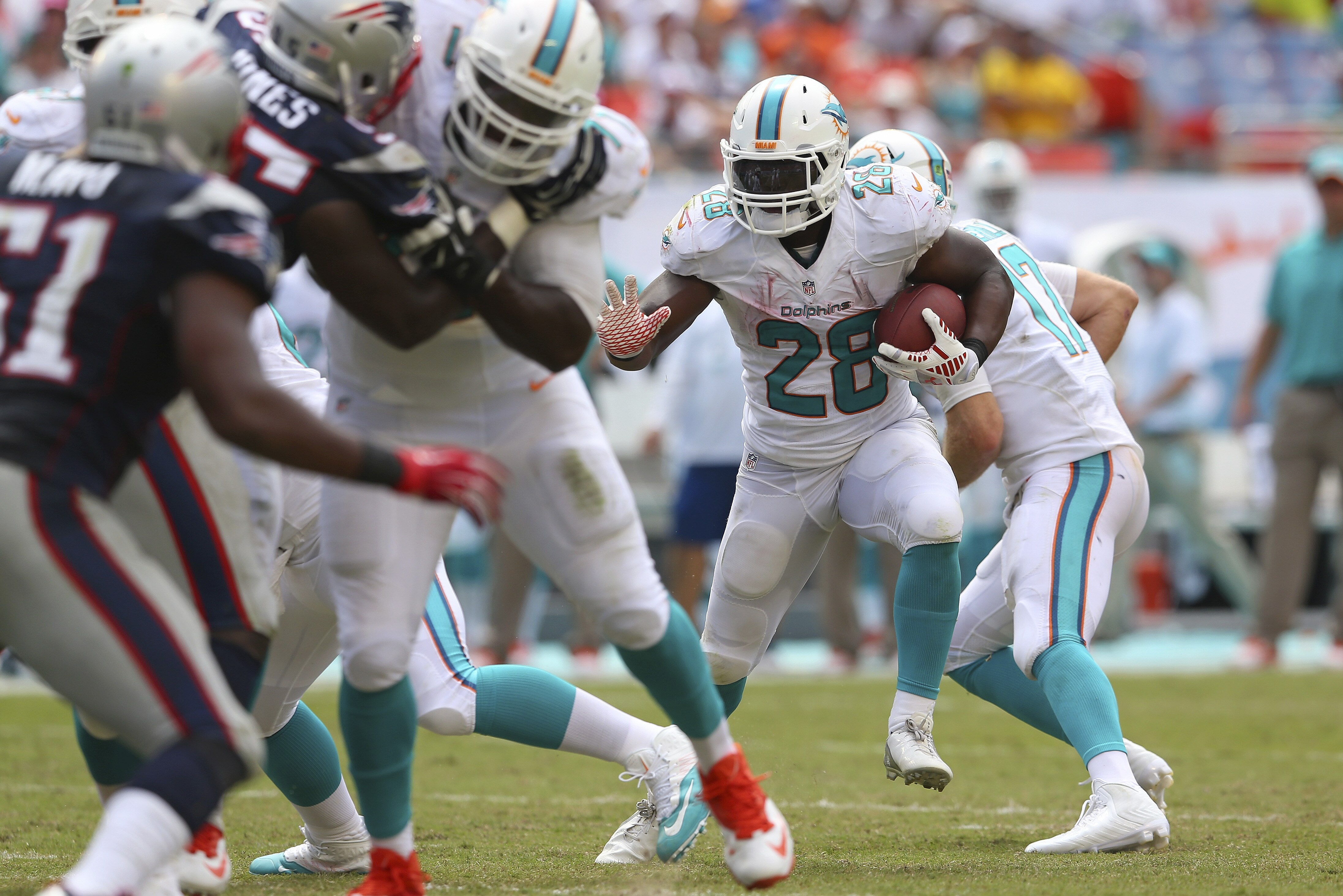 MIAMI GARDENS, FL - SEPTEMBER 07: Knowshon Moreno #28 of the Miami Dolphins runs for yardage in the second half against the New England Patriots at Sun Life Stadium on September 7, 2014 in Miami Gardens, Florida. (Photo by Mike Ehrmann/Getty Images)