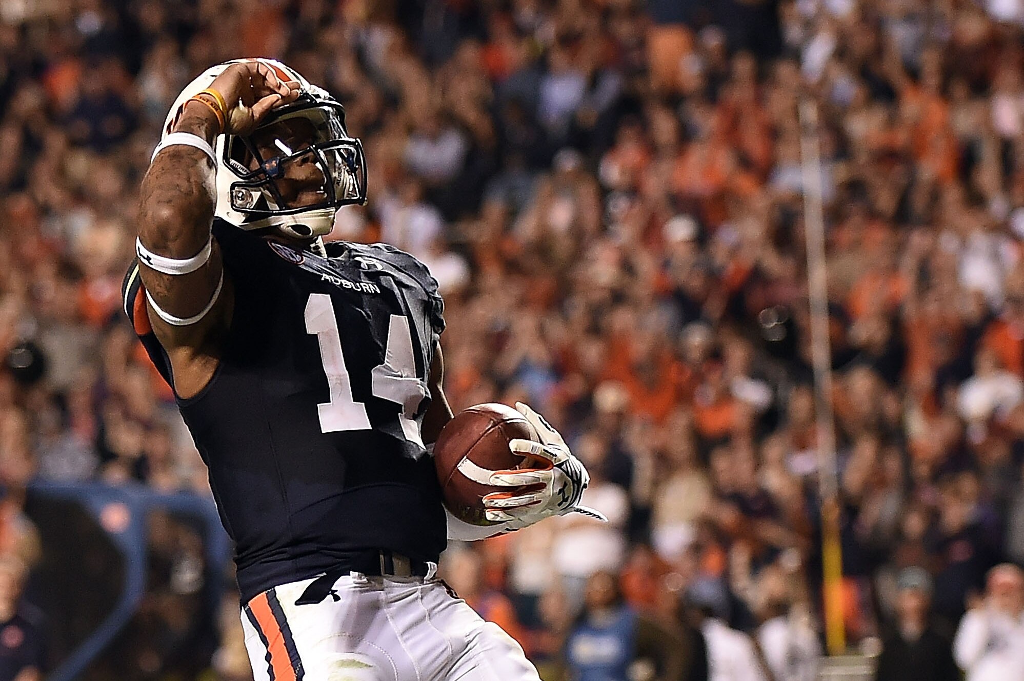 AUBURN, AL - OCTOBER 25: Nick Marshall #14 of the Auburn Tigers celebrates a touchdown during the third quarter of a game against the South Carolina Gamecocks at Jordan Hare Stadium on October 25, 2014 in Auburn, Alabama. (Photo by Stacy Revere/Getty Images)