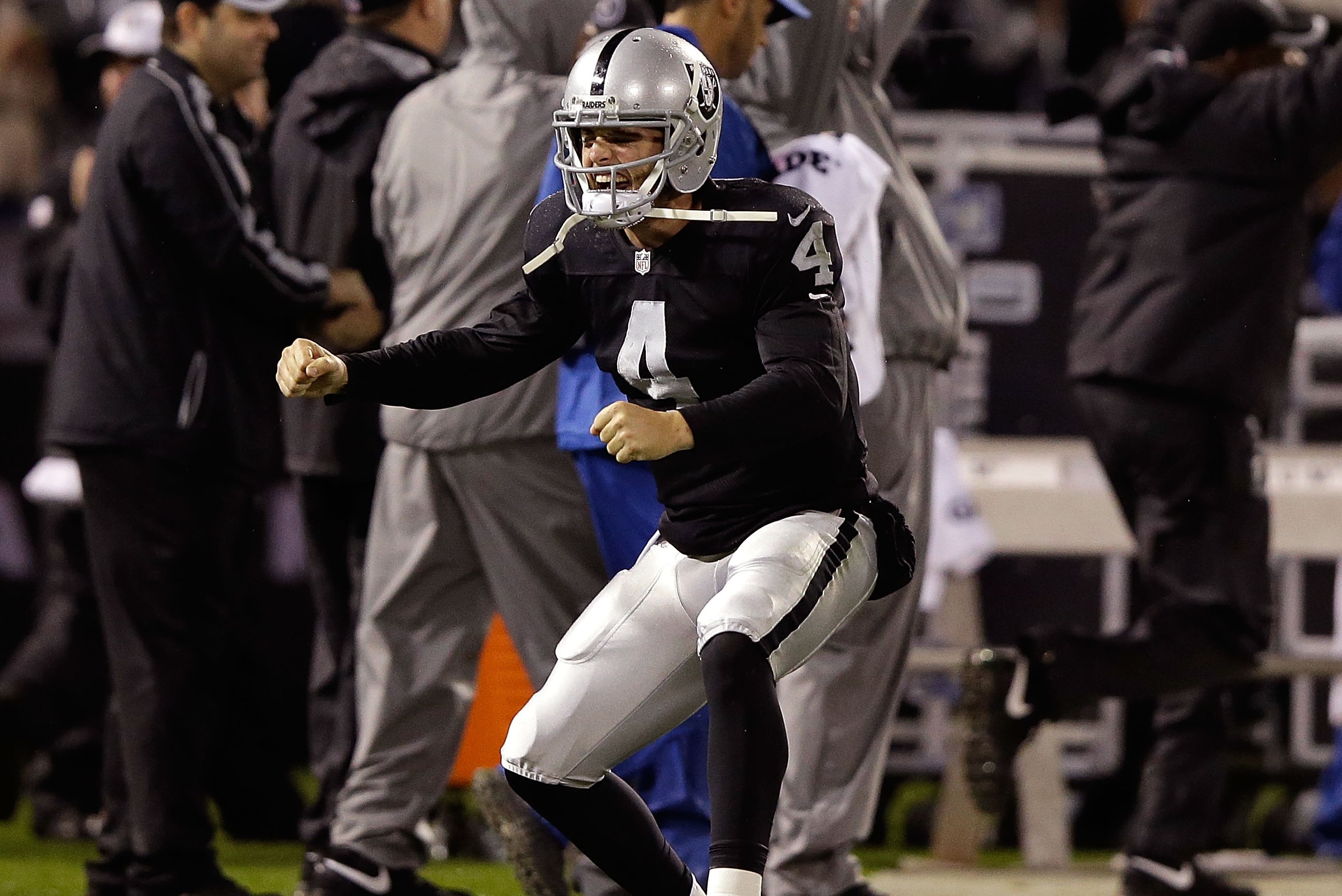 OAKLAND, CA - NOVEMBER 20: Derek Carr #4 of the Oakland Raiders celebates after Latavius Murray #28 scored a touchdown in the second quarter of the game agains the Kansas City Chiefs at O.co Coliseum on November 20, 2014 in Oakland, California. (Photo by Ezra Shaw/Getty Images)