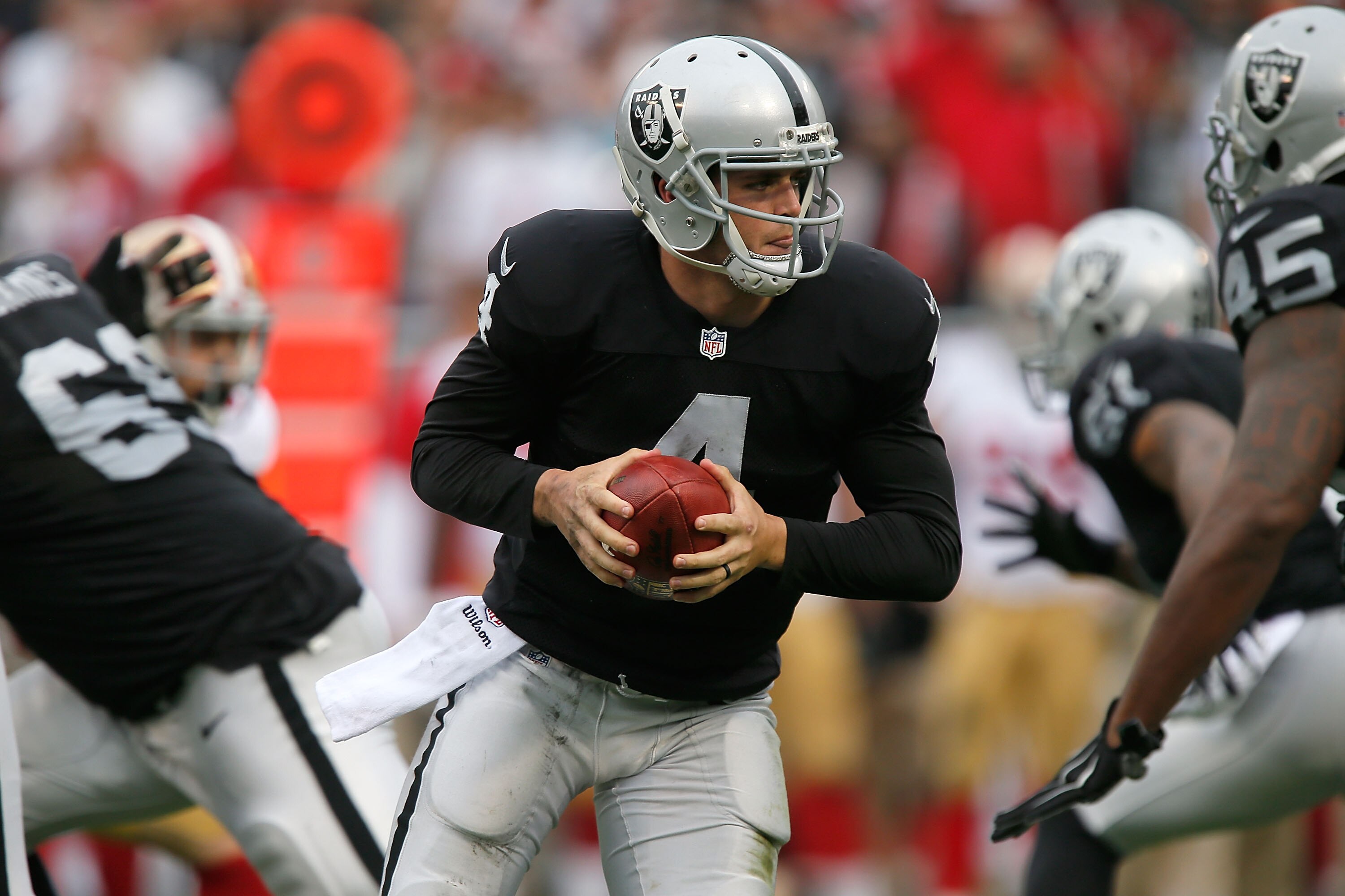 OAKLAND, CA - DECEMBER 07: Derek Carr #4 of the Oakland Raiders hands off in the second quarter against the San Francisco 49ers at O.co Coliseum on December 7, 2014 in Oakland, California. (Photo by Brian Bahr/Getty Images)