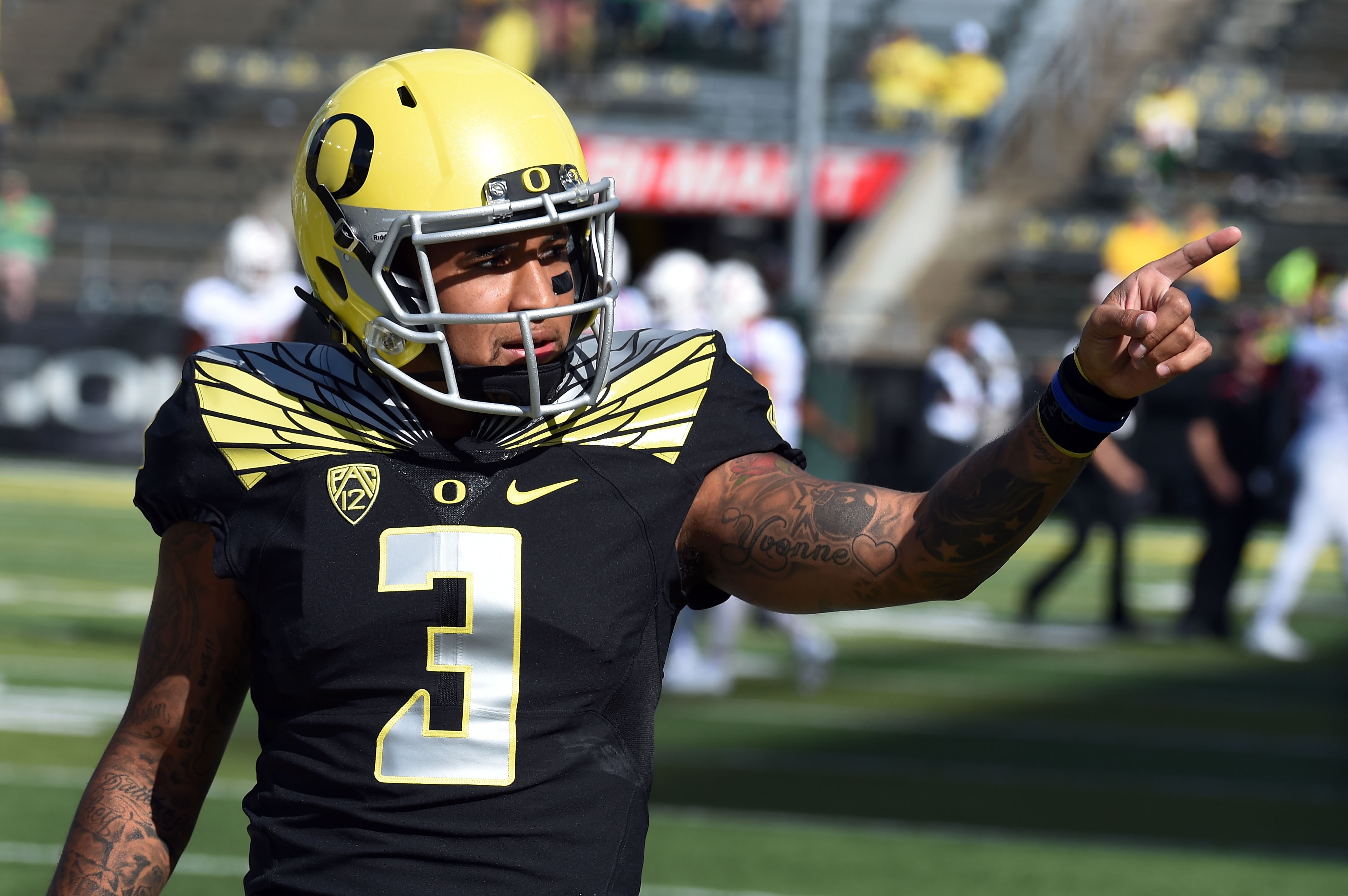 EUGENE, OR - SEPTEMBER 05: Quarterback Vernon Adams Jr. #3 of the Oregon Ducks warms up before the game Eastern Washington Eagles at Autzen Stadium on September 5, 2015 in Eugene, Oregon. (Photo by Steve Dykes/Getty Images)