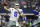 Tony Romo, quarterback de los Cowboys de Dallas, lanza un pase en el duelo contra los Giants de Nueva York, el domingo 13 de septiembre de 2015 (AP Foto/Michael Ainsworth)