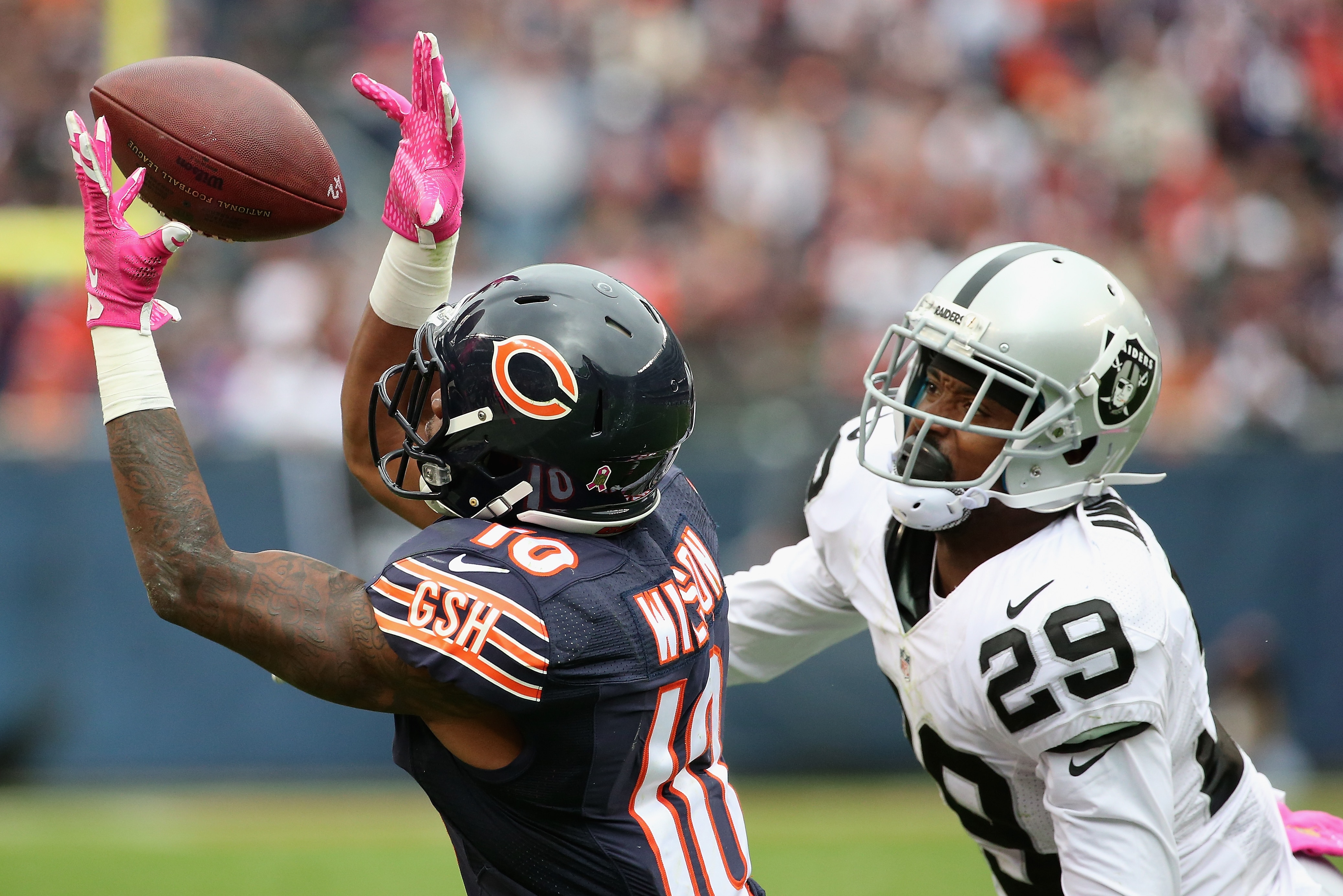 CHICAGO, IL - OCTOBER 04: Marquess Wilson #10 of the Chicago Bears hauls in a pass on the last Bears possession of the game in front of David Amerson #29 of the Oakland Raiders at Soldier Field on October 4, 2015 in Chicago, Illinois. The Bears defeated the Raiders 22-20. (Photo by Jonathan Daniel/Getty Images)