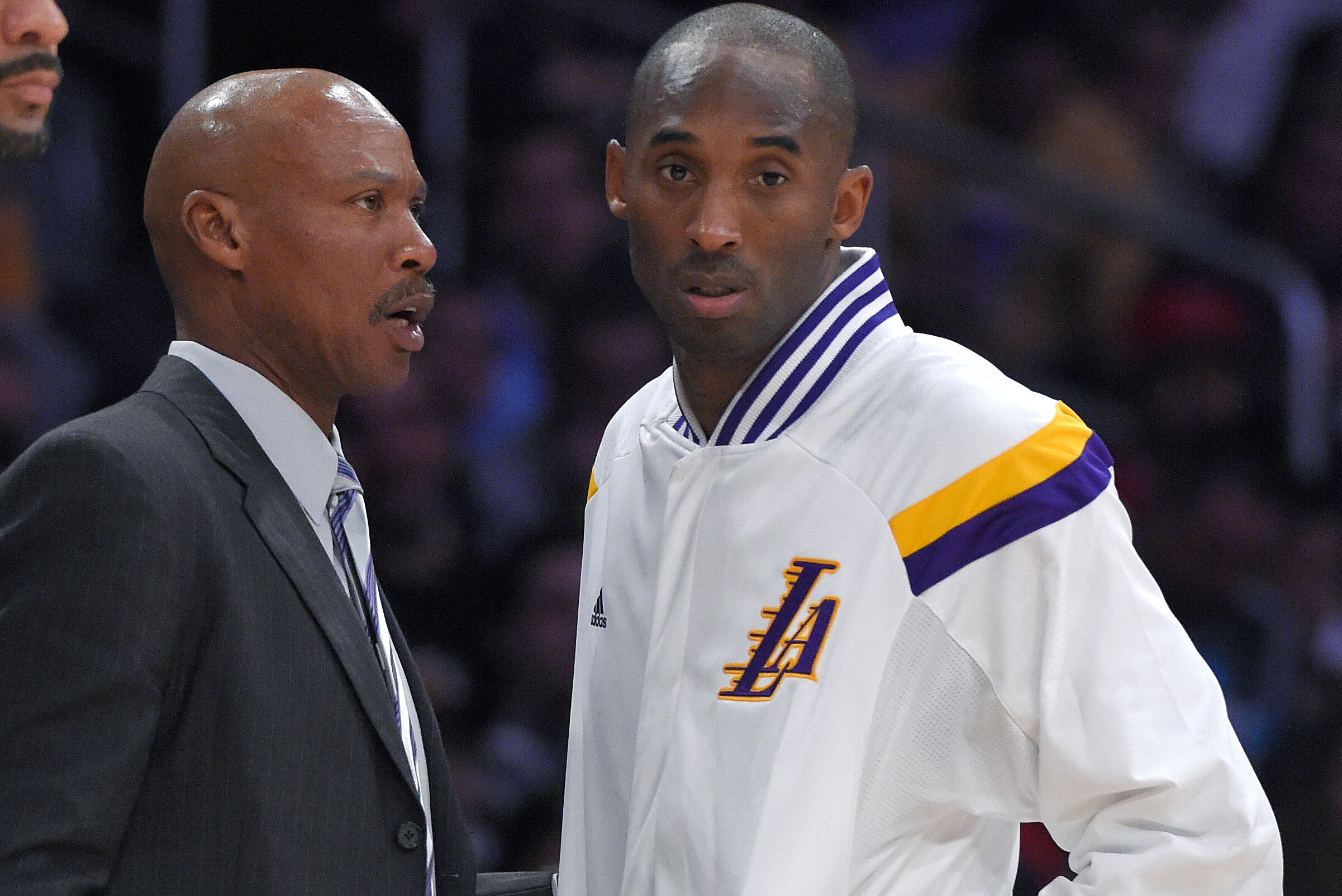 Los Angeles Lakers guard Kobe Bryant, right, talks with head coach Byron Scott during the first half of an NBA basketball game against the Golden State Warriors, Sunday, Nov. 16, 2014, in Los Angeles. (AP Photo/Mark J. Terrill)