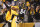 Antonio Brown, receptor de los Steelers de Pittsburgh, se estrella intencionalmente con el poste del gol de campo, luego de anotar frente a los Colts de Indianápolis, el domingo 6 de diciembre de 2015  (AP Foto/Don Wright)