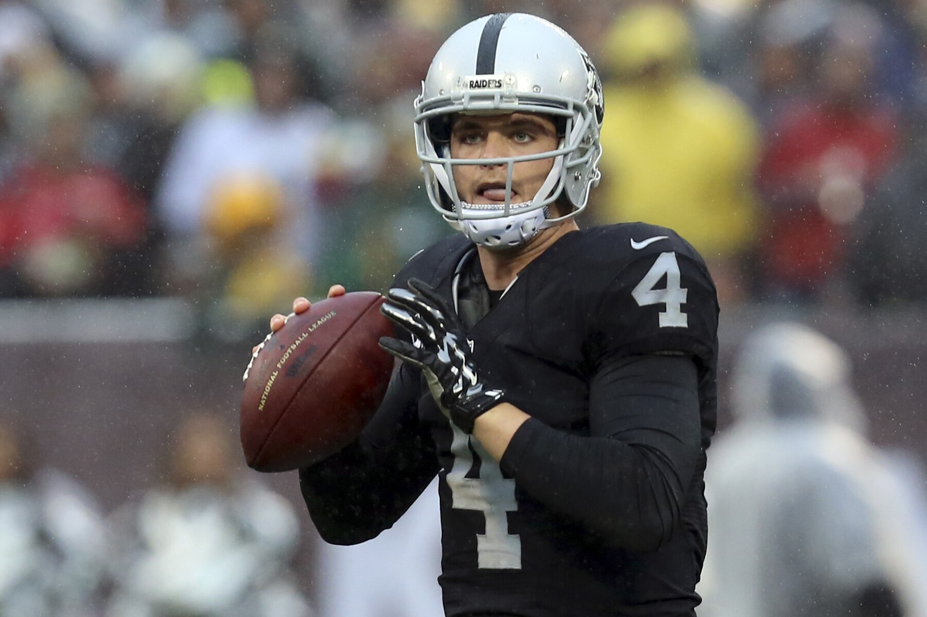 Oakland Raiders quarterback Derek Carr (4) throws against the Green Bay Packers during the first half of an NFL football game Sunday, Dec. 20, 2015, in Oakland, Calif. (AP Photo/Ryan Kang)