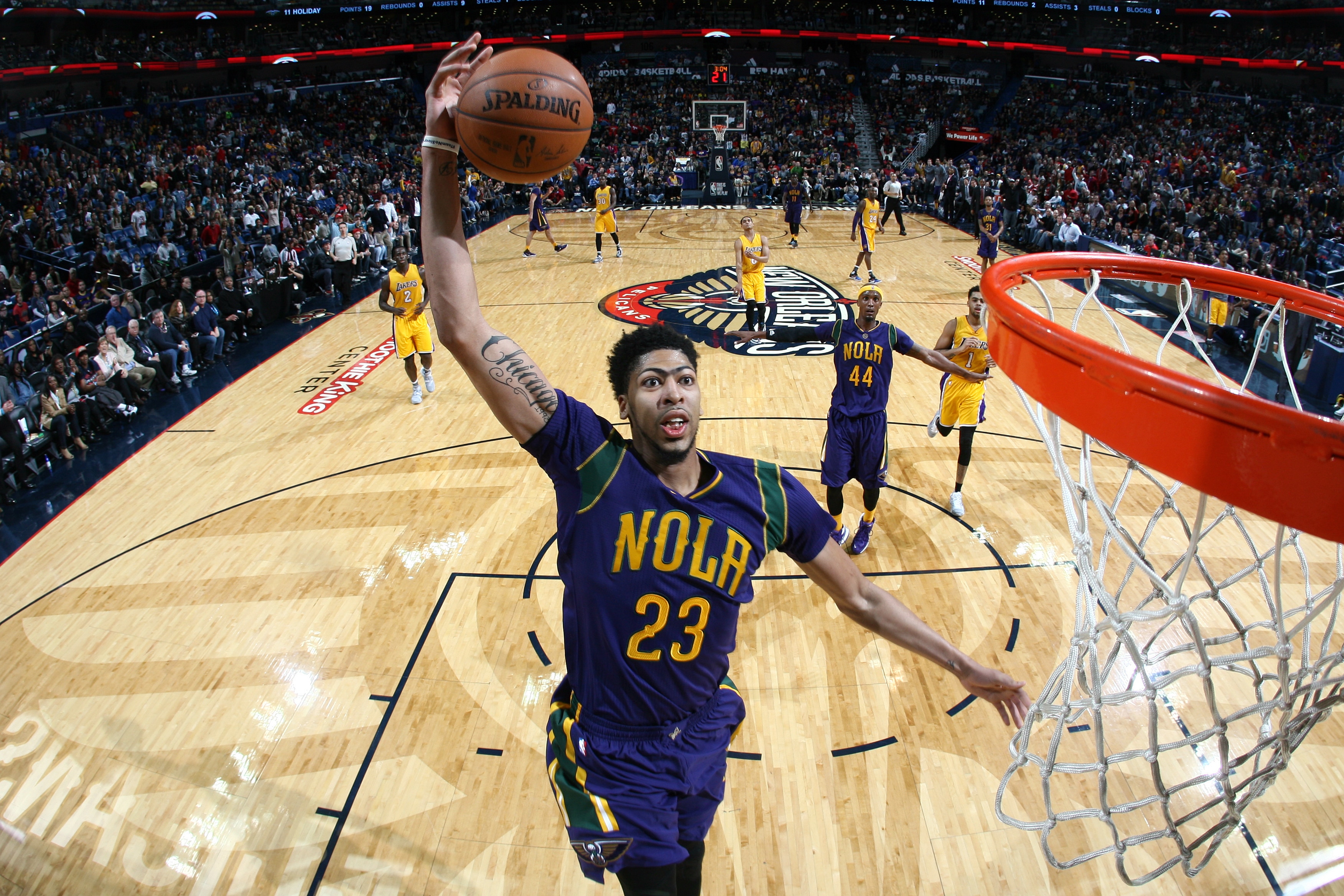 NEW ORLEANS, LA - FEBRUARY 4: Anthony Davis #23 of the New Orleans Pelicans goes to the basket against the Los Angeles Lakers on February 4, 2016 at the Smoothie King Center in New Orleans, Louisiana. NOTE TO USER: User expressly acknowledges and agrees that, by downloading and or using this Photograph, user is consenting to the terms and conditions of the Getty Images License Agreement. Mandatory Copyright Notice: Copyright 2016 NBAE (Photo by Layne Murdoch/NBAE via Getty Images)