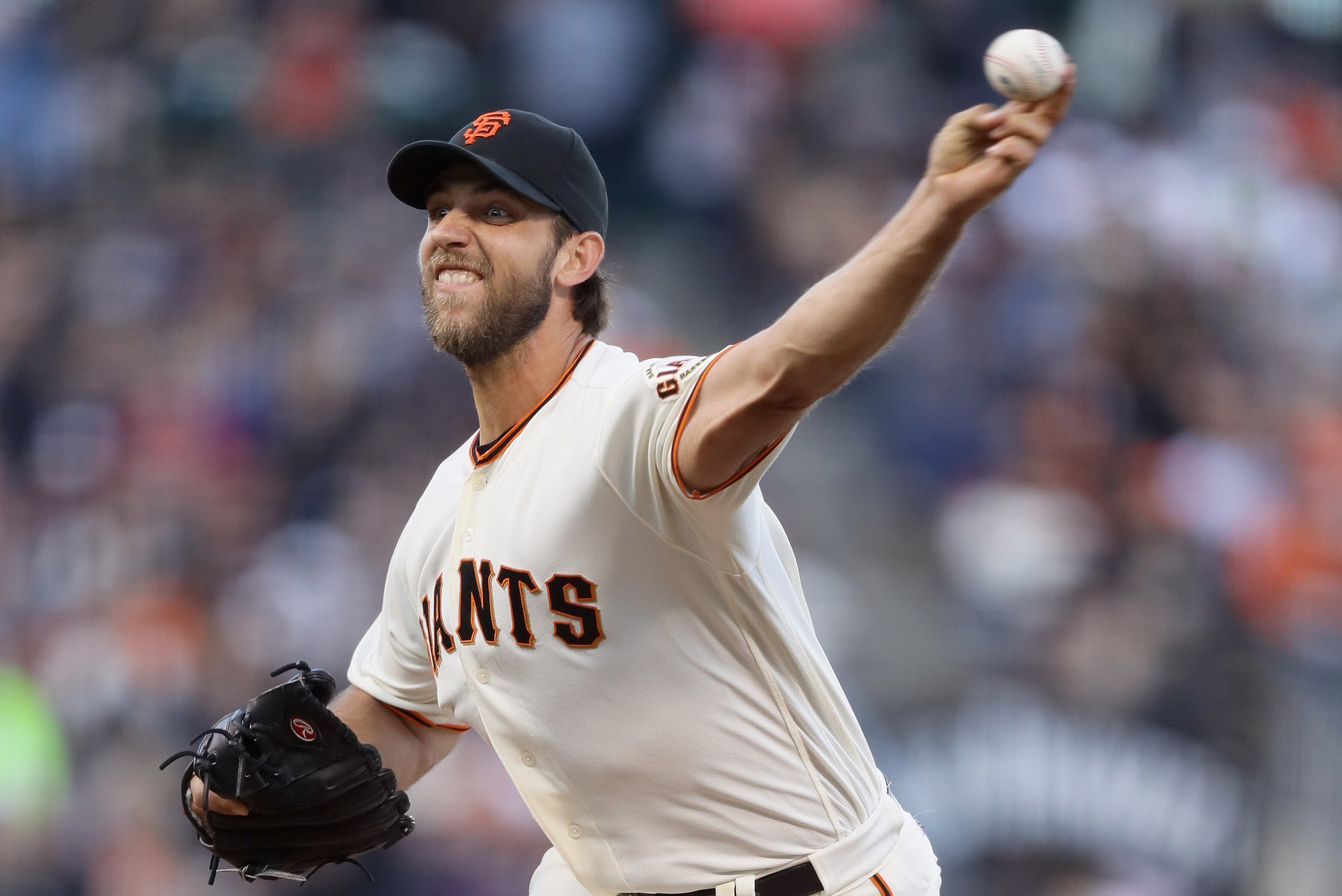 SAN FRANCISCO, CA - JUNE 08: Madison Bumgarner #40 of the San Francisco Giants pitches against the Boston Red Sox in the third inning at AT&T Park on June 8, 2016 in San Francisco, California. (Photo by Ezra Shaw/Getty Images)