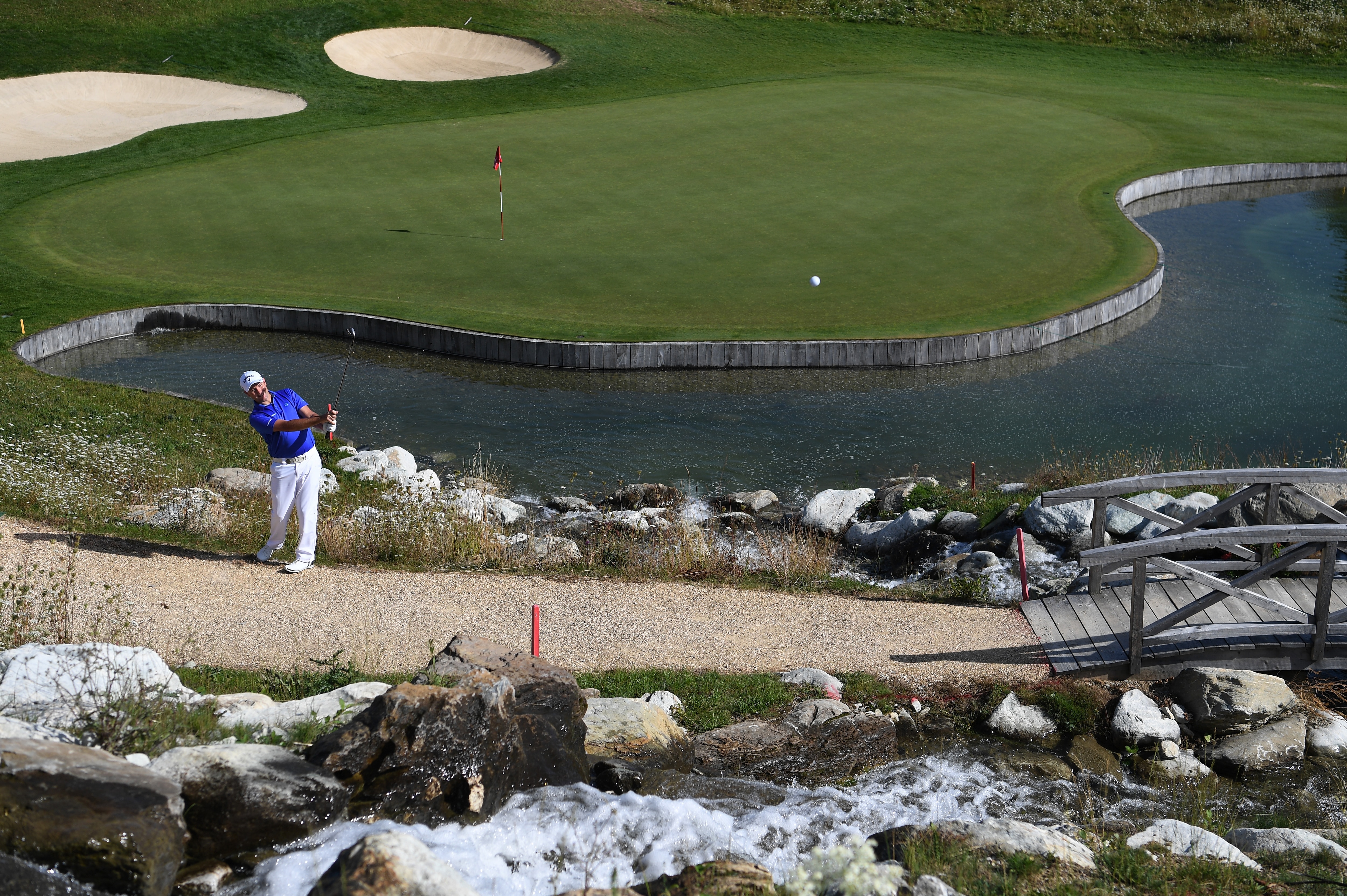 CRANS-MONTANA, SWITZERLAND - SEPTEMBER 02: Sam Brazel of Australia plays his second shot on the 17th hole during the second round of the Omega European Masters at Crans-sur-Sierre Golf Club on September 2, 2016 in Crans-Montana, Switzerland. (Photo by Ross Kinnaird/Getty Images)
