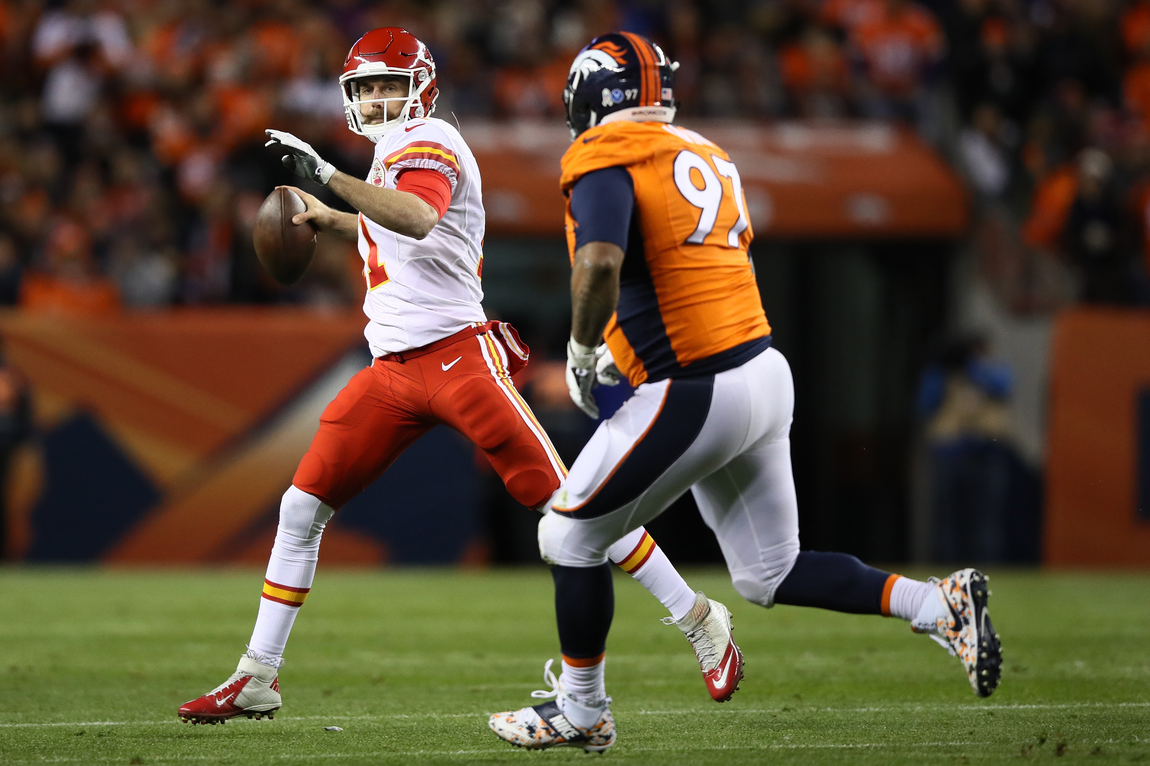 Alex Smith started looking downfield late in the Chiefs' Sunday night victory.