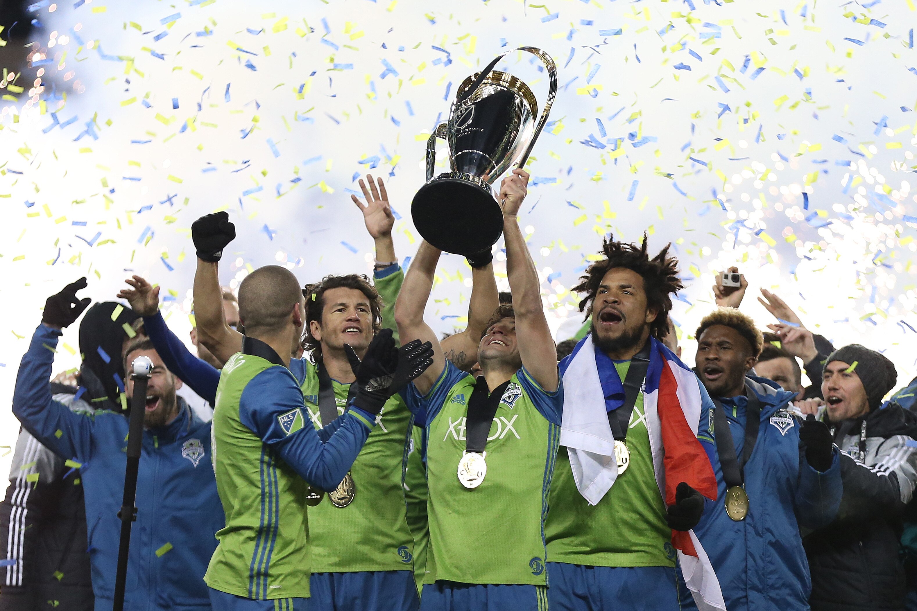 Seattle Sounders celebrate their MLS Cup final victory over Toronto FC at BMO Field on December 10, 2016 in Toronto. / AFP / Cole Burston (Photo credit should read COLE BURSTON/AFP/Getty Images)