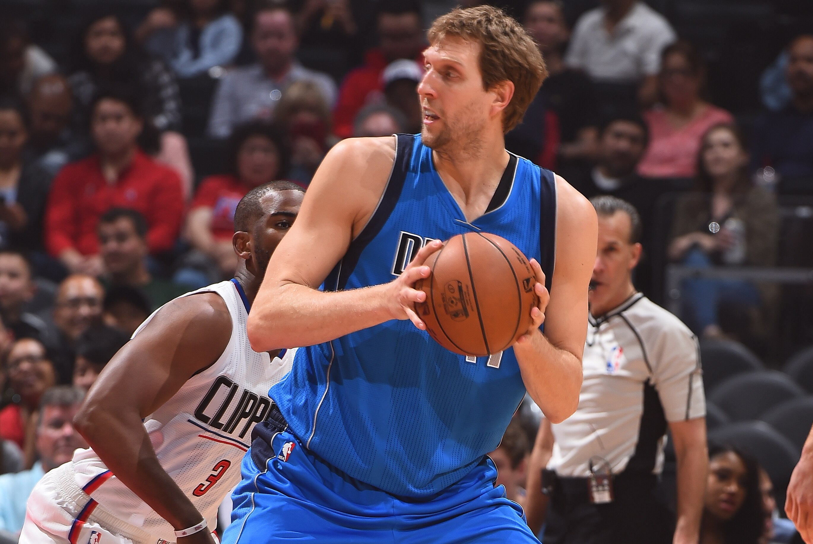 LOS ANGELES, CA - APRIL 5: Dirk Nowitzki #41 of the Dallas Mavericks handles the ball against the Los Angeles Clippers on April 5, 2017 at STAPLES Center in Los Angeles, California. NOTE TO USER: User expressly acknowledges and agrees that, by downloading and/or using this Photograph, user is consenting to the terms and conditions of the Getty Images License Agreement. Mandatory Copyright Notice: Copyright 2017 NBAE (Photo by Andrew D. Bernstein/NBAE via Getty Images)