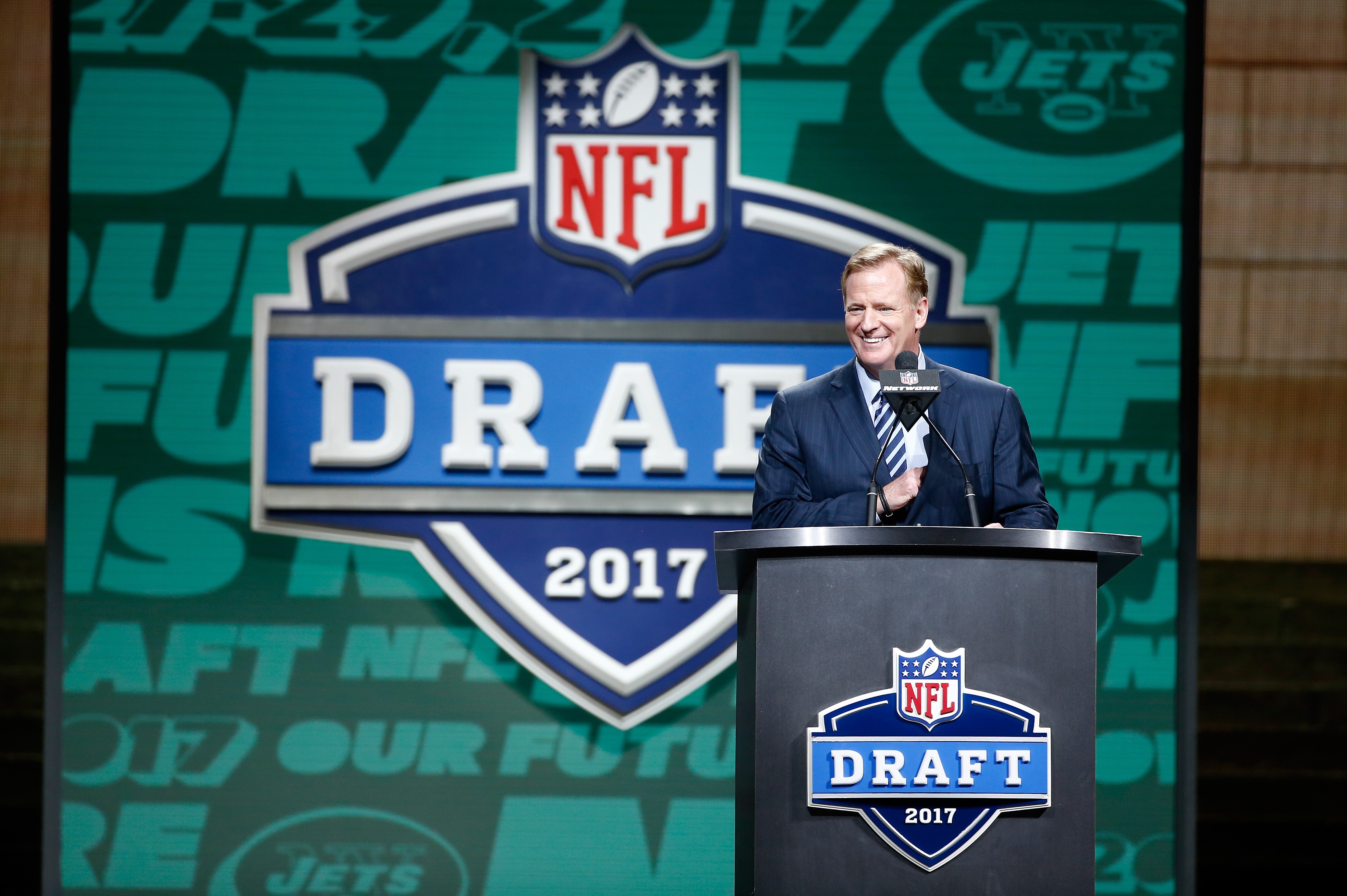 PHILADELPHIA, PA - APRIL 27: Commissioner of the National Football League Roger Goodell speaks during the first round of the 2017 NFL Draft at the Philadelphia Museum of Art on April 27, 2017 in Philadelphia, Pennsylvania. (Photo by Jeff Zelevansky/Getty Images)