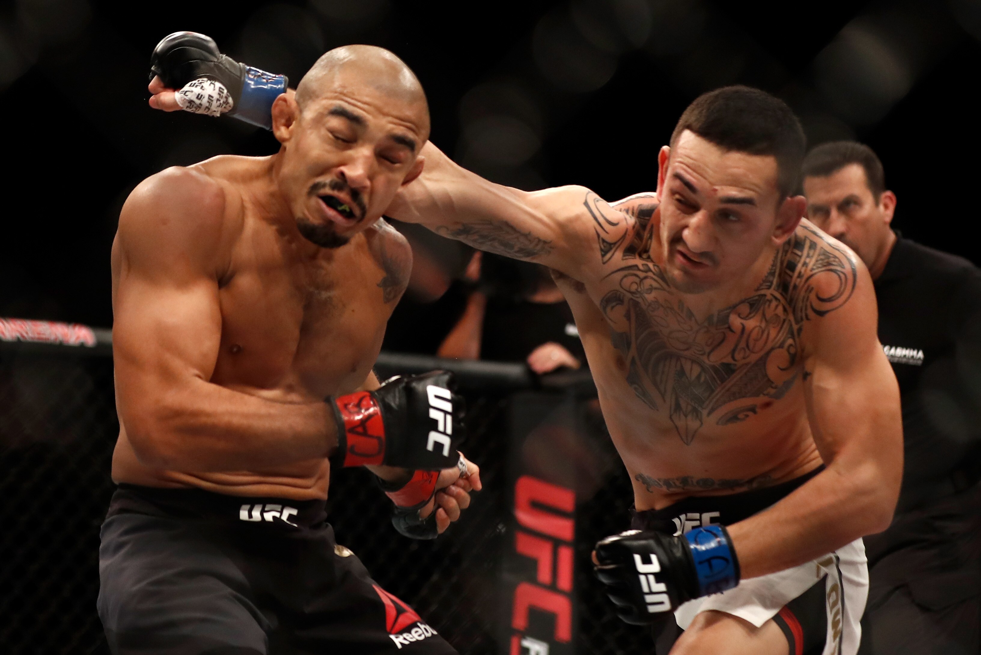 RIO DE JANEIRO, BRAZIL - JUNE 03: (R-L) Max Holloway punches Jose Aldo of Brazil in their UFC featherweight championship bout during the UFC 212 event at Jeunesse Arena on June 3, 2017 in Rio de Janeiro, Brazil. (Photo by Buda Mendes/Zuffa LLC/Zuffa LLC via Getty Images)