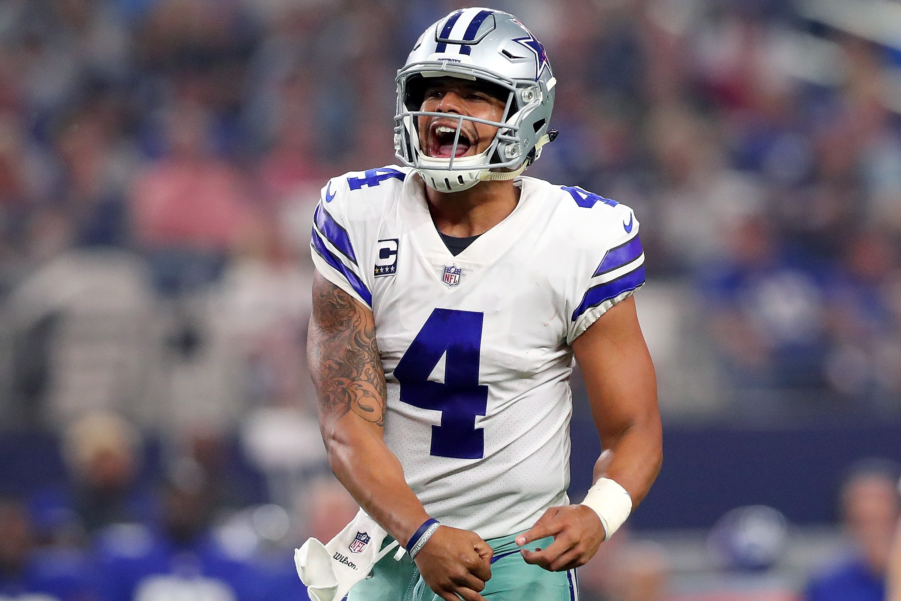 ARLINGTON, TX - SEPTEMBER 10: Dak Prescott #4 of the Dallas Cowboys celebrates after throwing a touchdown pass to Jason Witten #82 of the Dallas Cowboys in the second quarter against the New York Giants at AT&T Stadium on September 10, 2017 in Arlington, Texas. (Photo by Tom Pennington/Getty Images)