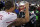 Los quarterbacks Colin Kaepernick (7), de los 49ers de San Francisco, y Tom Brady (12), de los Patriots de Nueva Inglaterra, se reunen en el medio campo al término del partido en Foxborough, Massachusetts, el domingo 16 de diciembre de 2012. Los 49ers ganarton 41-34 y se clasificaron a la postemporada. (Foto AP/Steven Senne)