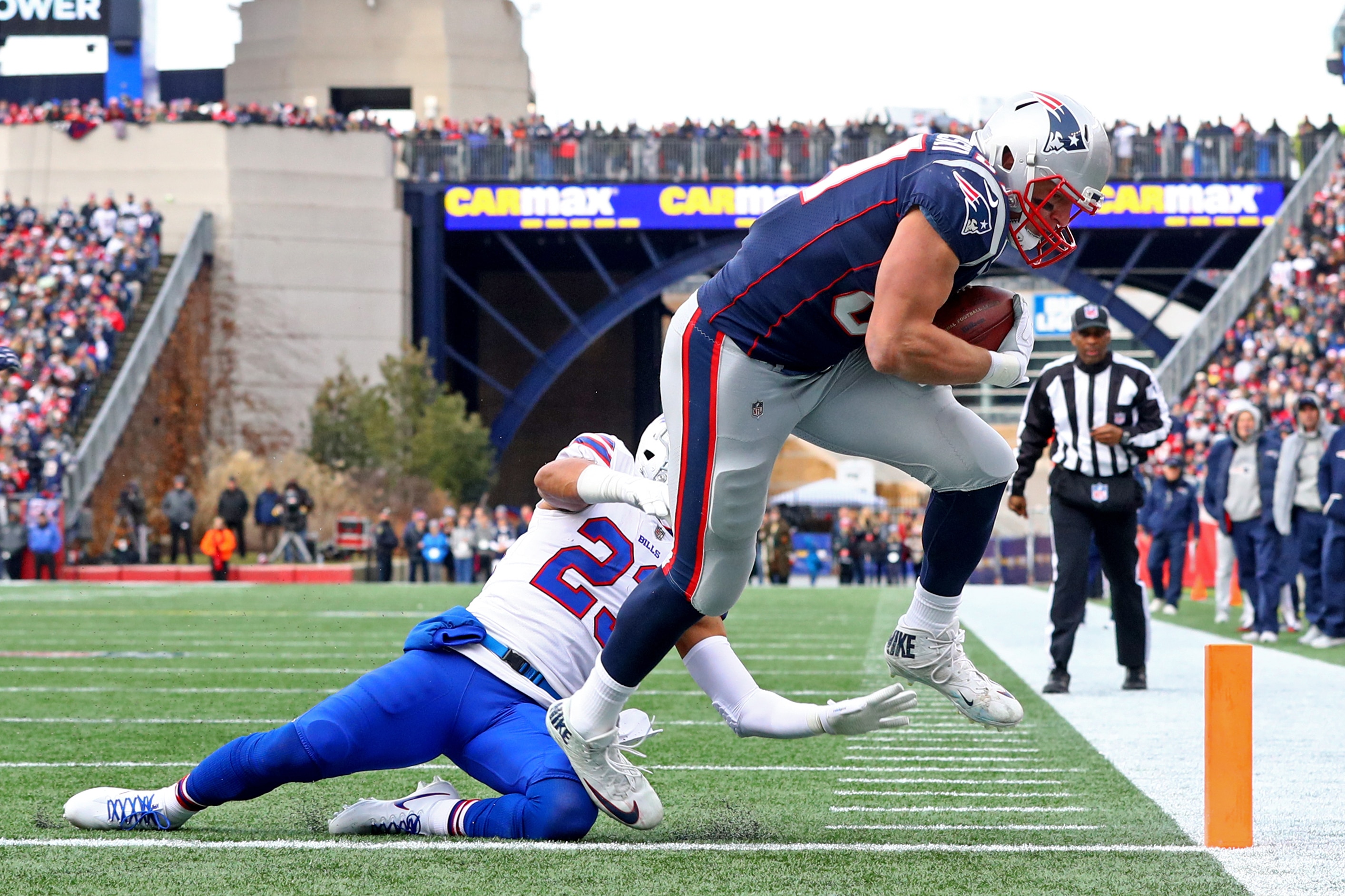 FOXBORO, MA - DECEMBER 24: Rob Gronkowski #87 of the New England Patriots scores a touchdown during the first half against the Buffalo Bills at Gillette Stadium on December 24, 2017 in Foxboro, Massachusetts. (Photo by Maddie Meyer/Getty Images)