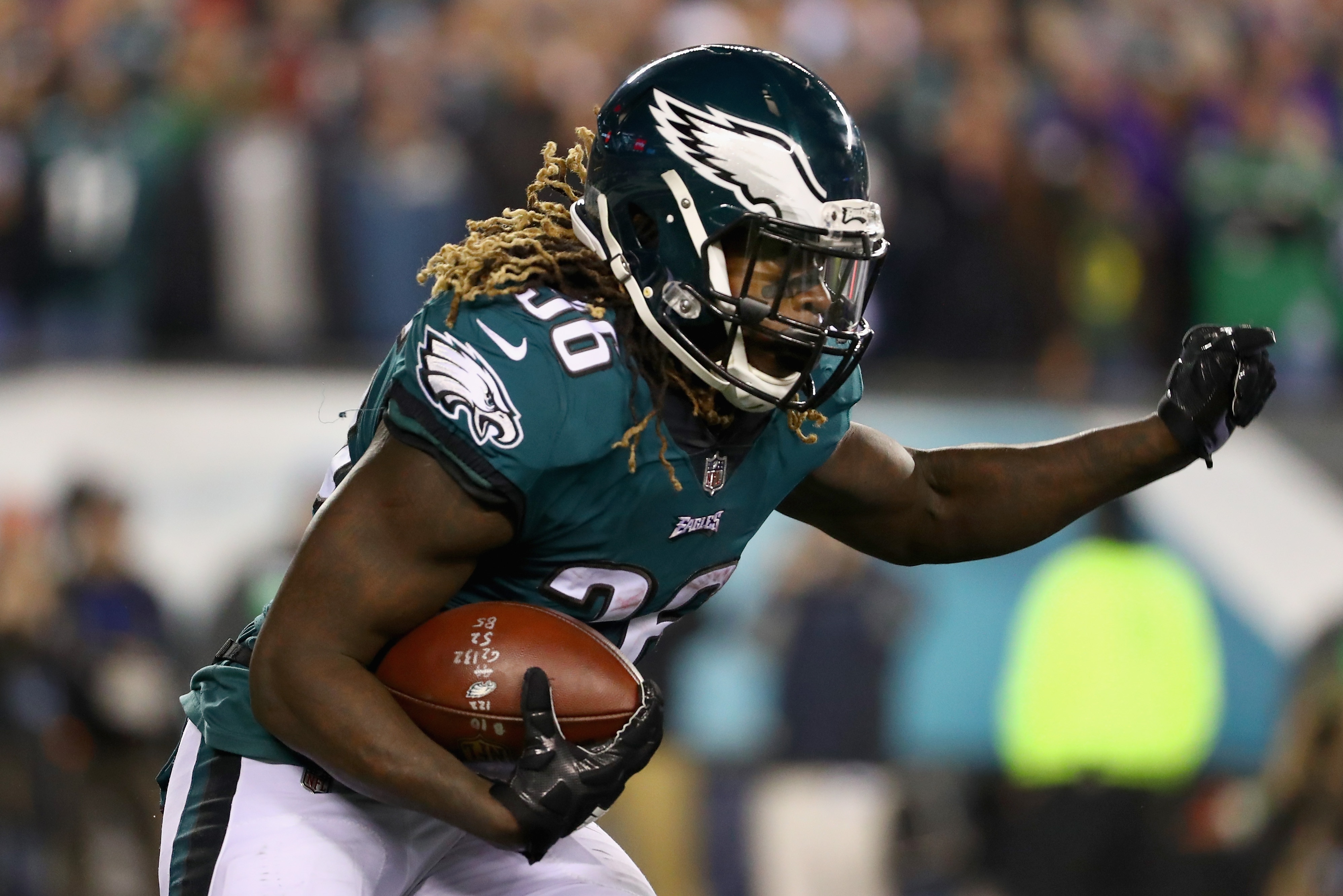 PHILADELPHIA, PA - JANUARY 21: Jay Ajayi #36 of the Philadelphia Eagles runs the ball against the Minnesota Vikings during the fourth quarter in the NFC Championship game at Lincoln Financial Field on January 21, 2018 in Philadelphia, Pennsylvania. (Photo by Al Bello/Getty Images)