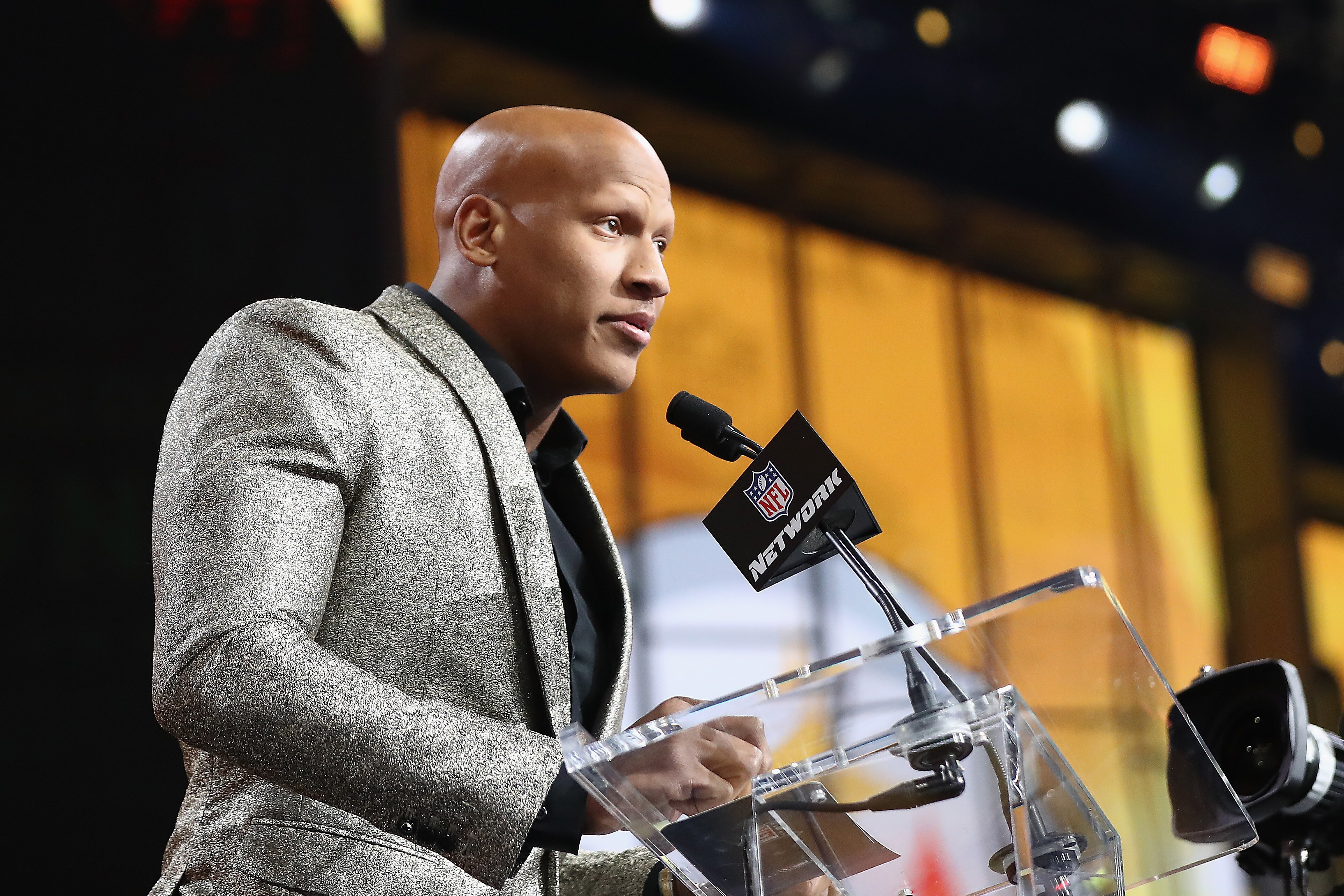 ARLINGTON, TX - APRIL 26: Pittsburgh Steelers linebacker Ryan Shazier announces the Steelers' draft pick during the first round of the 2018 NFL Draft at AT&T Stadium on April 26, 2018 in Arlington, Texas. (Photo by Ronald Martinez/Getty Images)