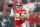 El quarterback Patrick Mahomes (15), de los Chiefs de Kansas City, se prepara para el duelo divisional de los playoffs de la NFL ante los Colts de Indianápolis, en Kansas City, Missouri, el sábado 12 de enero de 2019. (AP Foto/Charlie Neibergall)