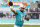 El quarterback Ryan Fitzpatrick, de los Dolphins de Miami, calienta antes de un partido de NFL ante los Bengals de Cincinnati, el domingo 6 de diciembre de 2020, en Miami Gardens, Florida. (AP Foto/Wilfredo Lee)