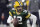 ARCHIVO - En esta foto de archivo del 16 de enero de 2021, Aaron Rodgers, quarterback de los Packers de Green Bay, acarrea el balón durante un partido de playoffs ante los Rams de Los Ángeles (AP Foto/Jeffrey Phelps, archivo)