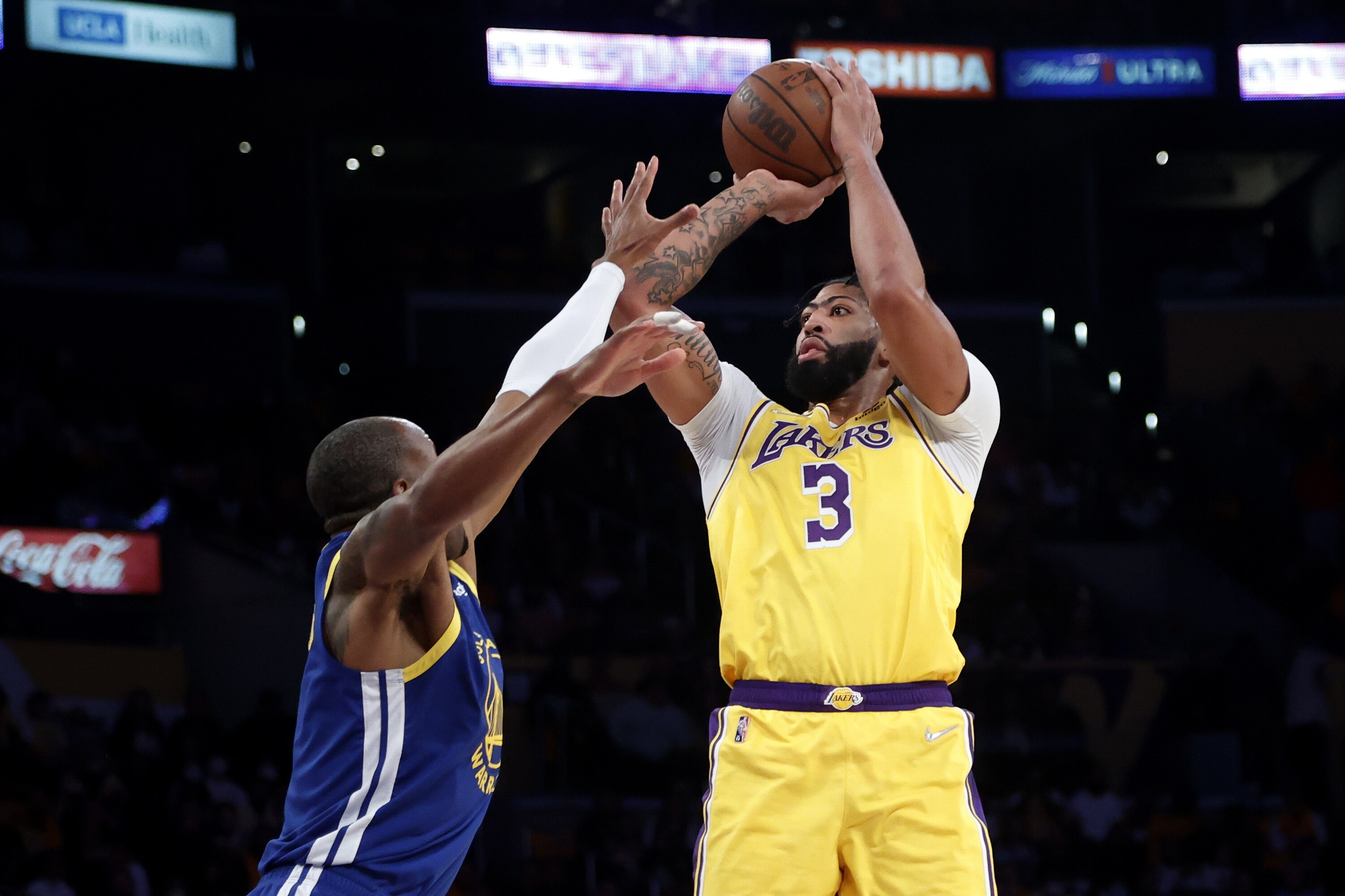 Los Angeles Lakers forward Anthony Davis (3) shoots against Golden State Warriors forward Andre Iguodala during the first half of an NBA basketball game in Los Angeles, Tuesday, Oct. 19, 2021. (AP Photo/Ringo H.W. Chiu)